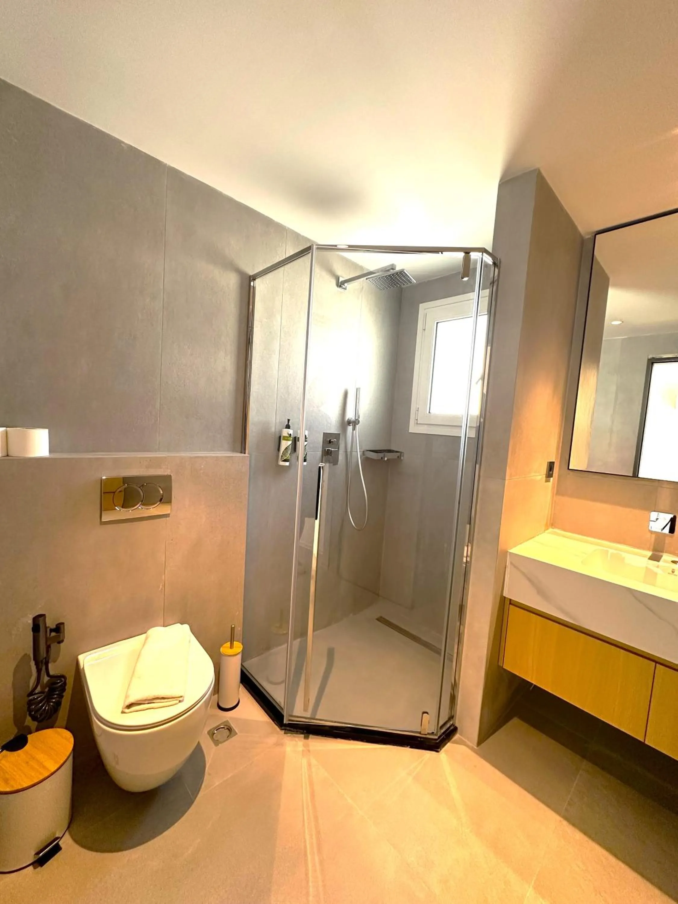 Toilet in Nikos Hotel