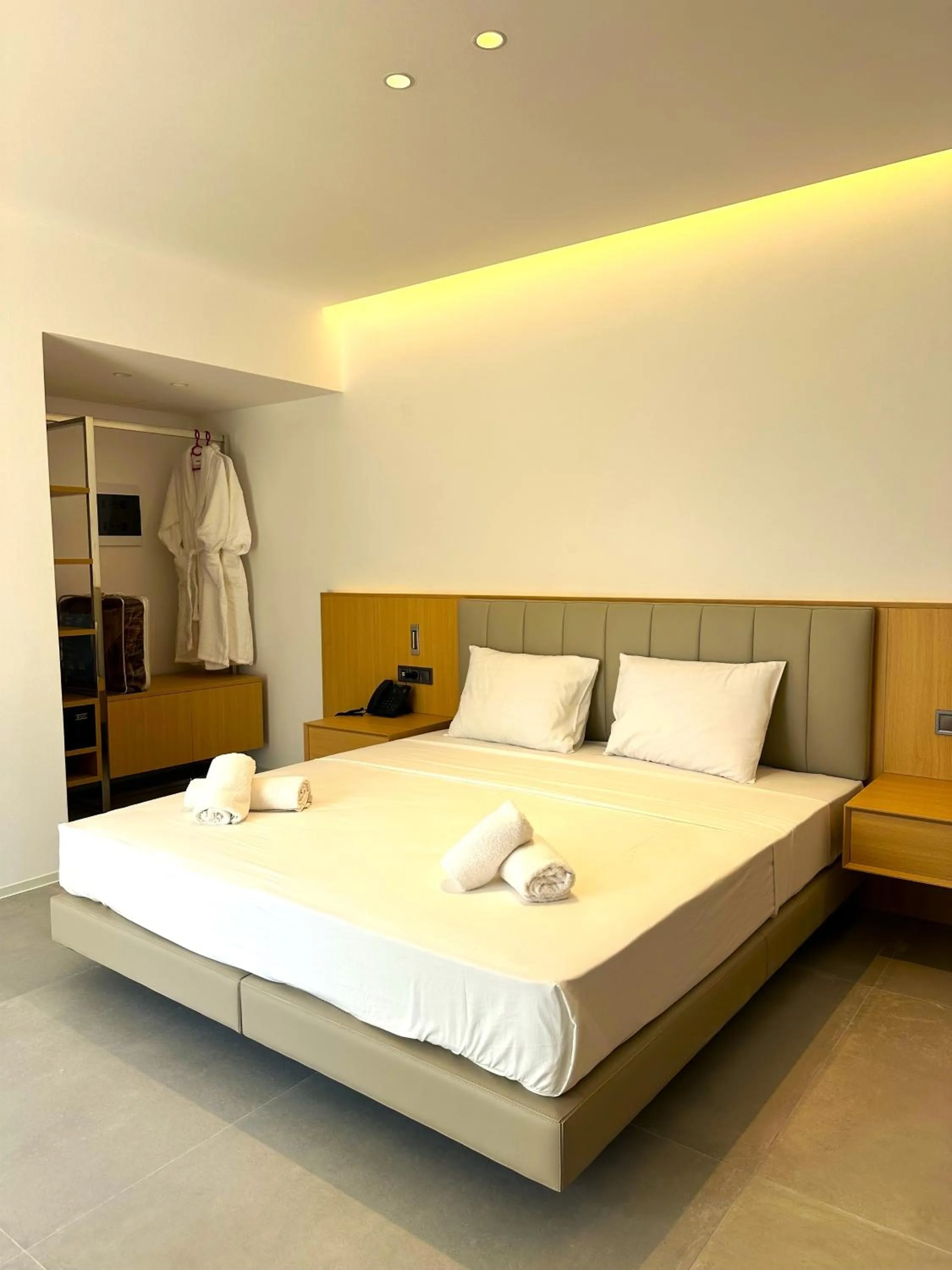 Bedroom, Bed in Nikos Hotel