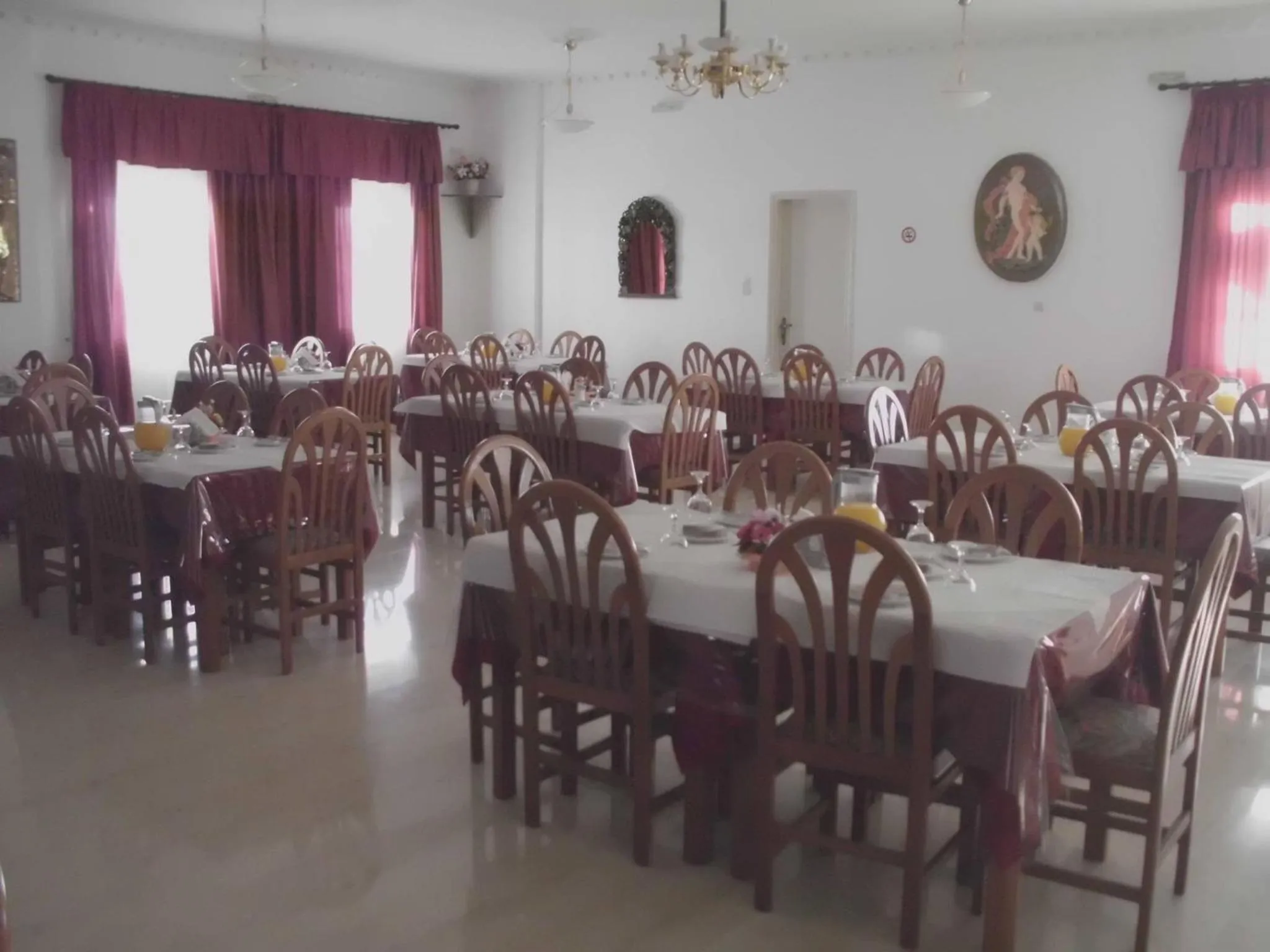 Restaurant/places to eat in Nikos Hotel