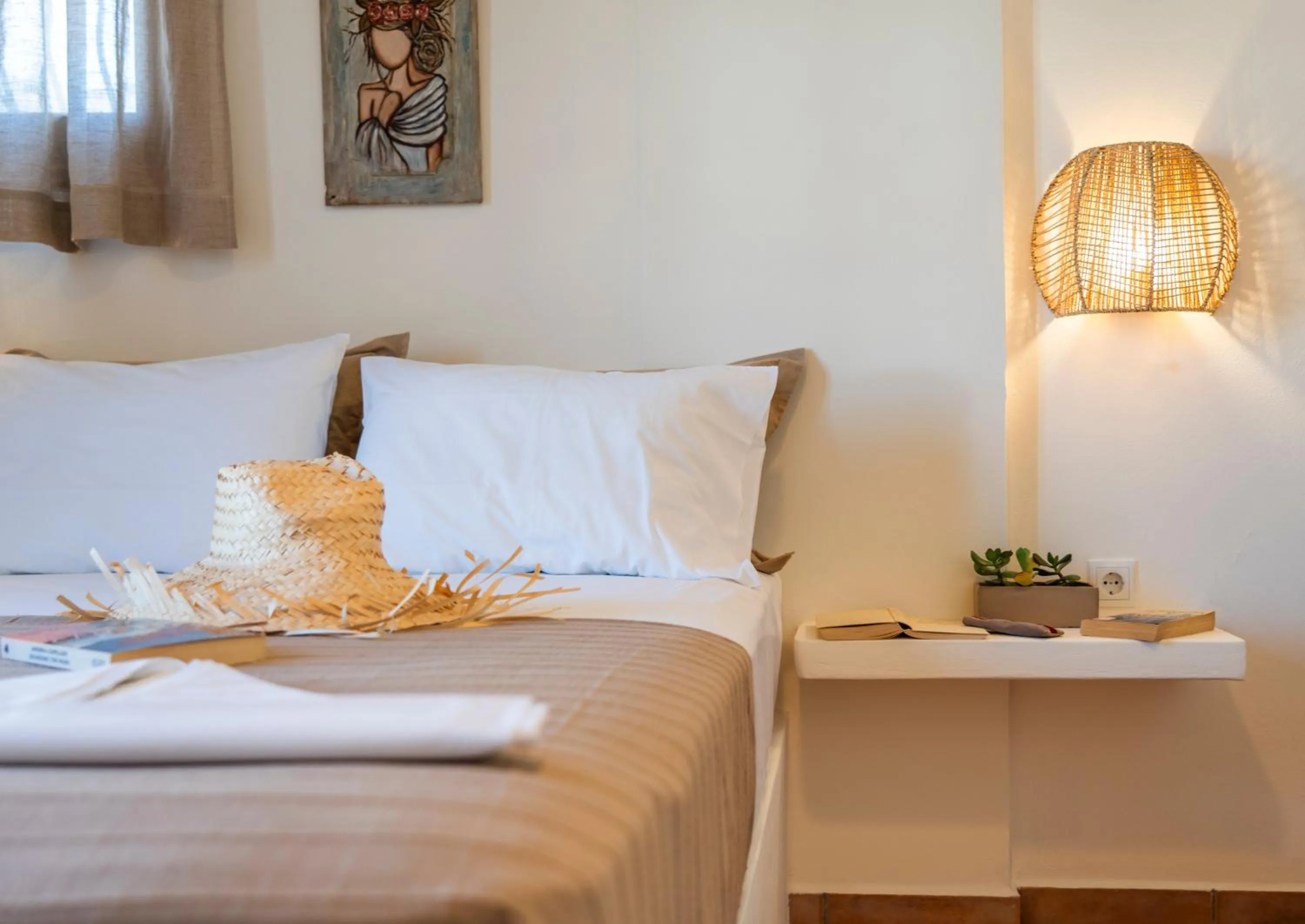 Bedroom, Bed in Ligaries