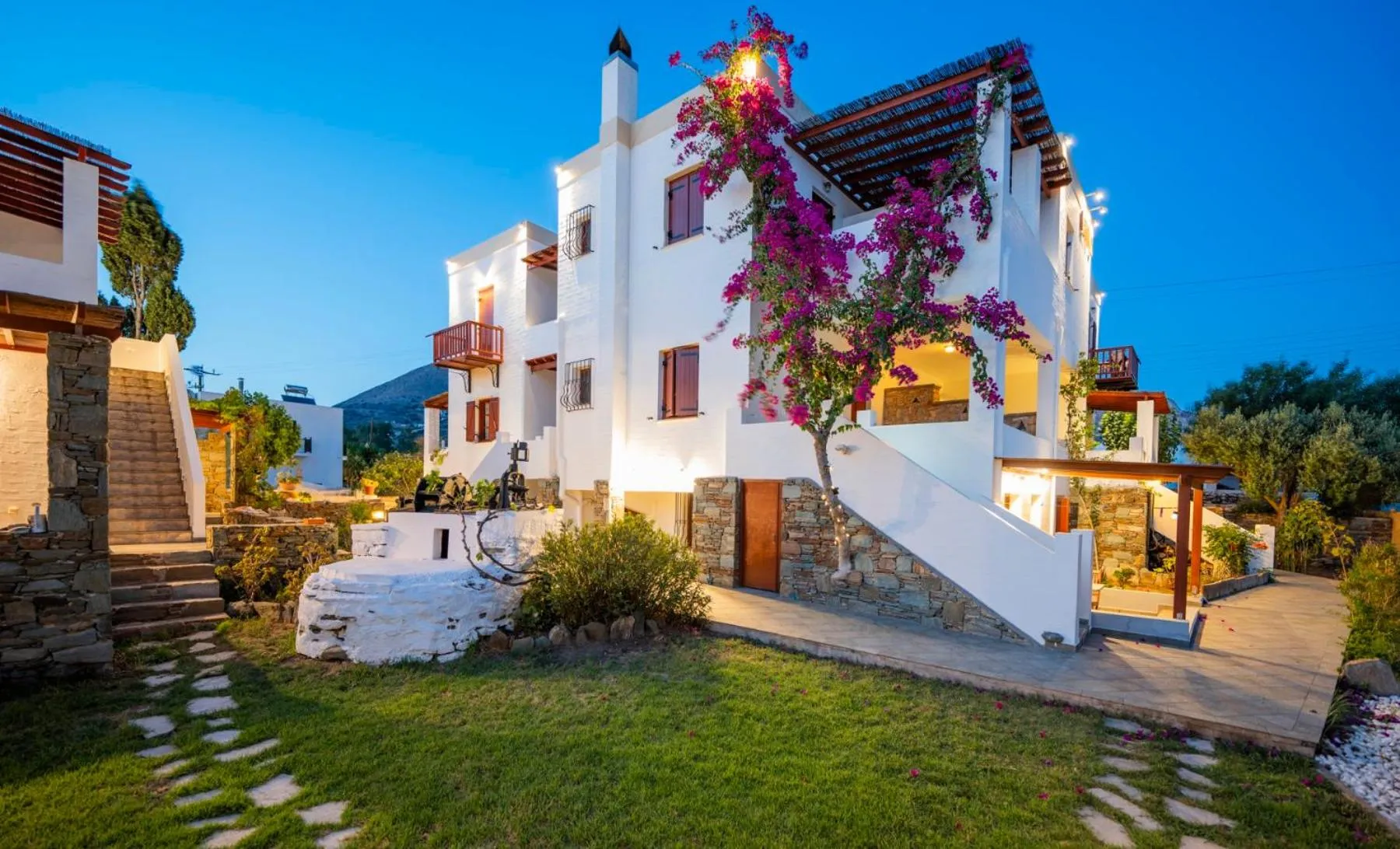 Property building in Ligaries