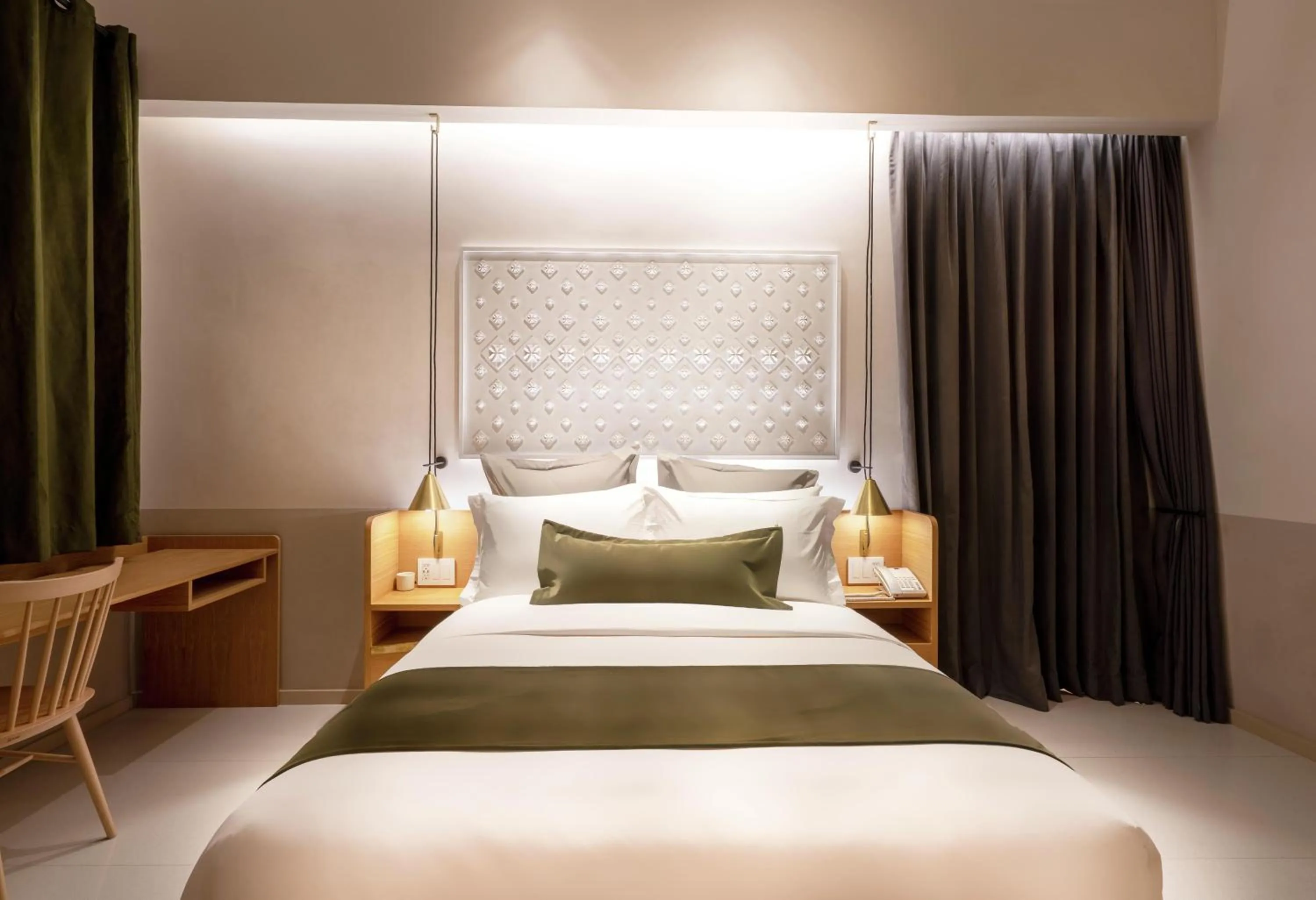 Bed in Umbral, Curio Collection By Hilton