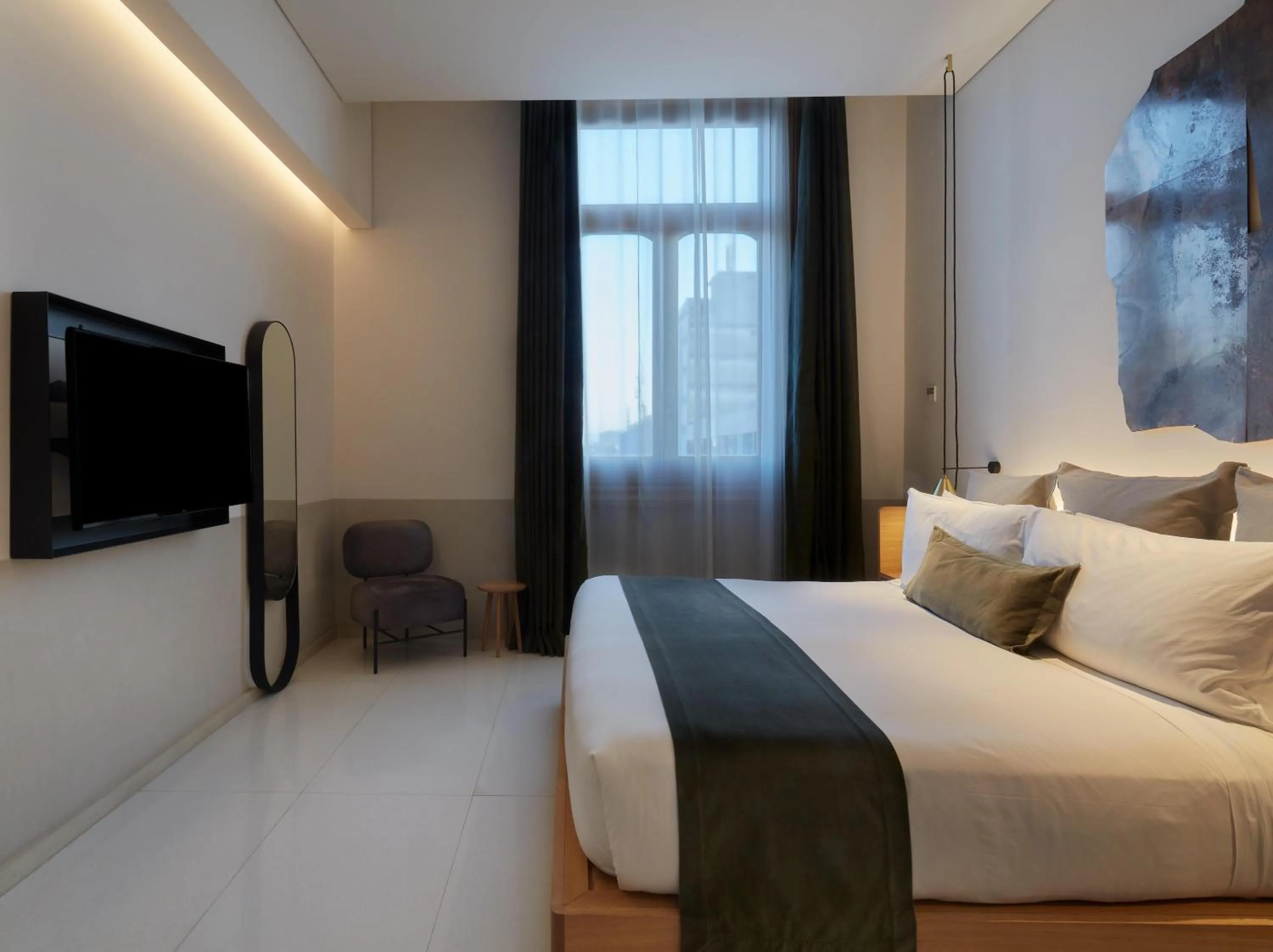 Bed in Umbral, Curio Collection By Hilton