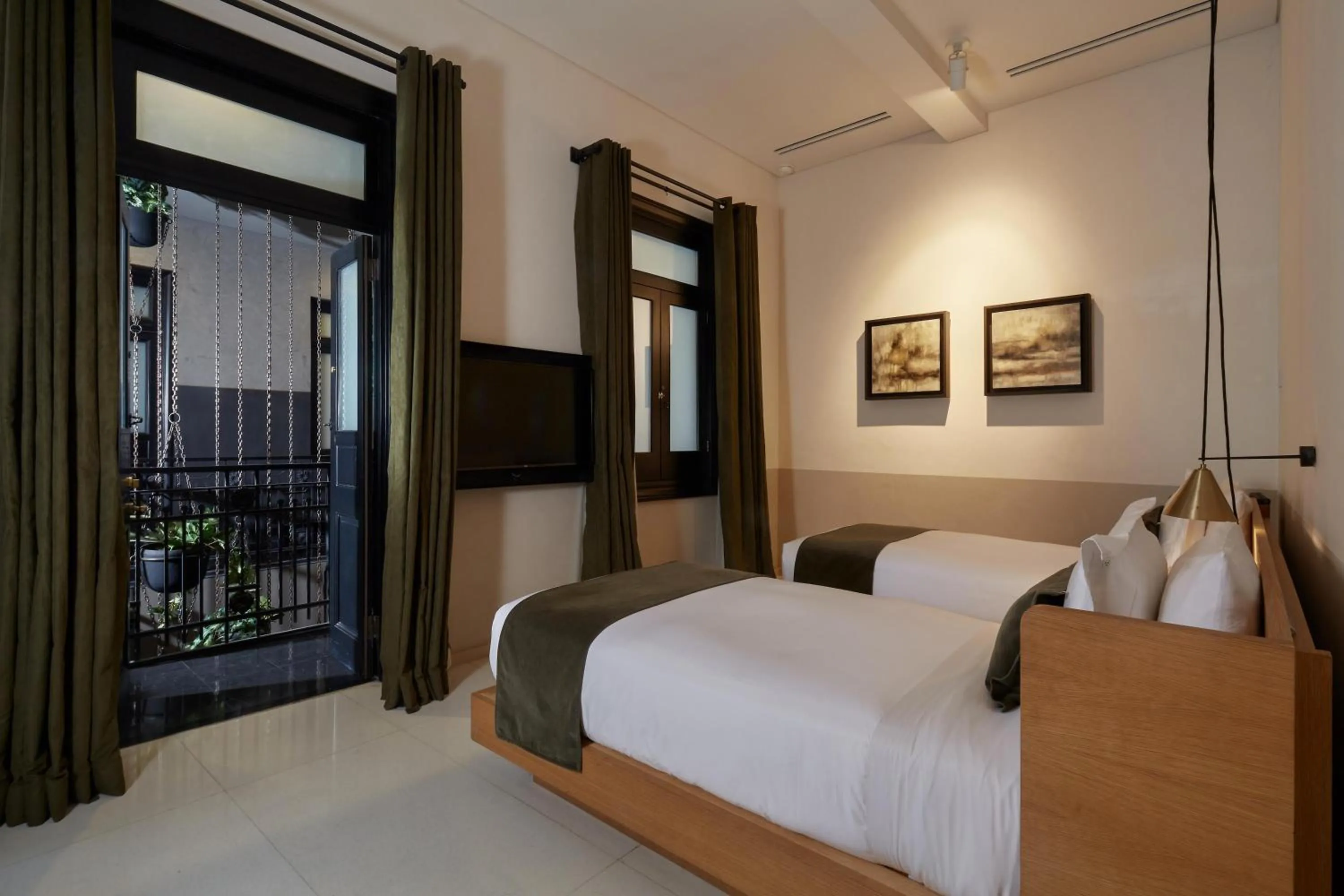 Bed in Umbral, Curio Collection By Hilton