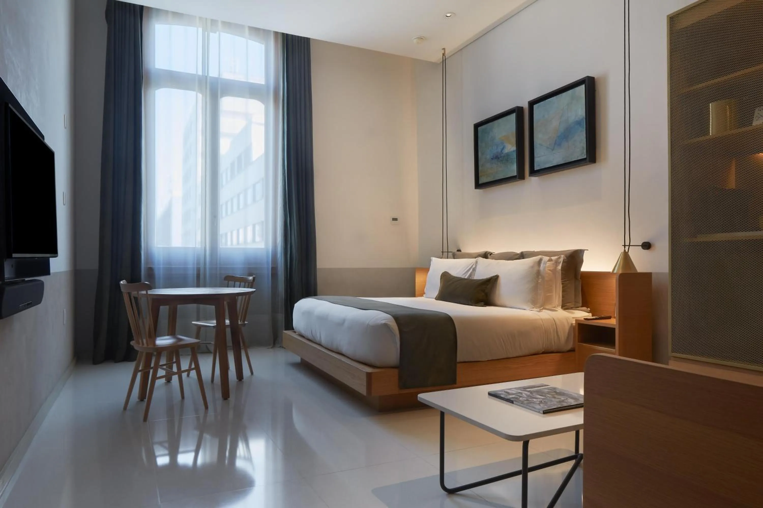 Bed in Umbral, Curio Collection By Hilton