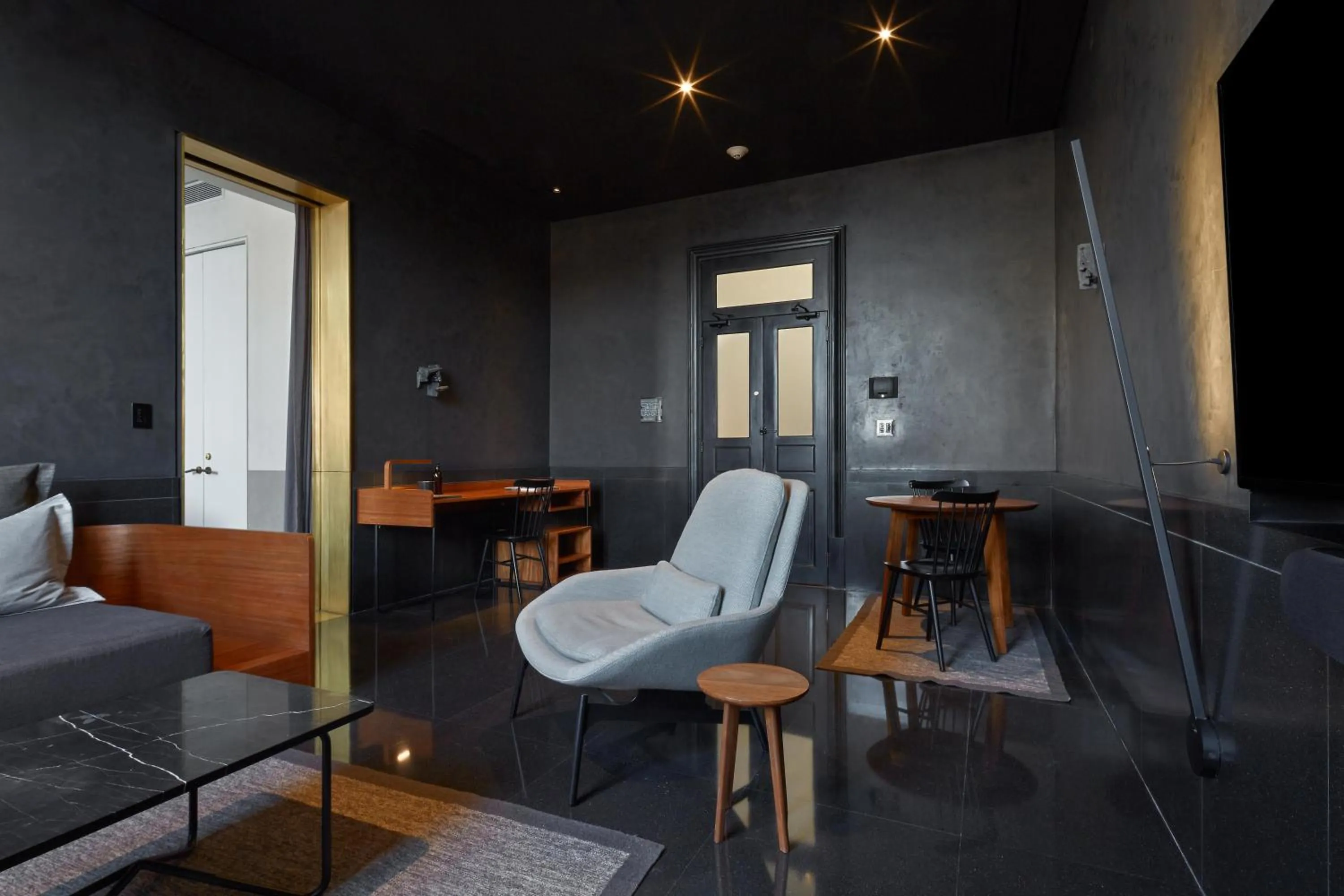 Living room, Bed in Umbral, Curio Collection By Hilton