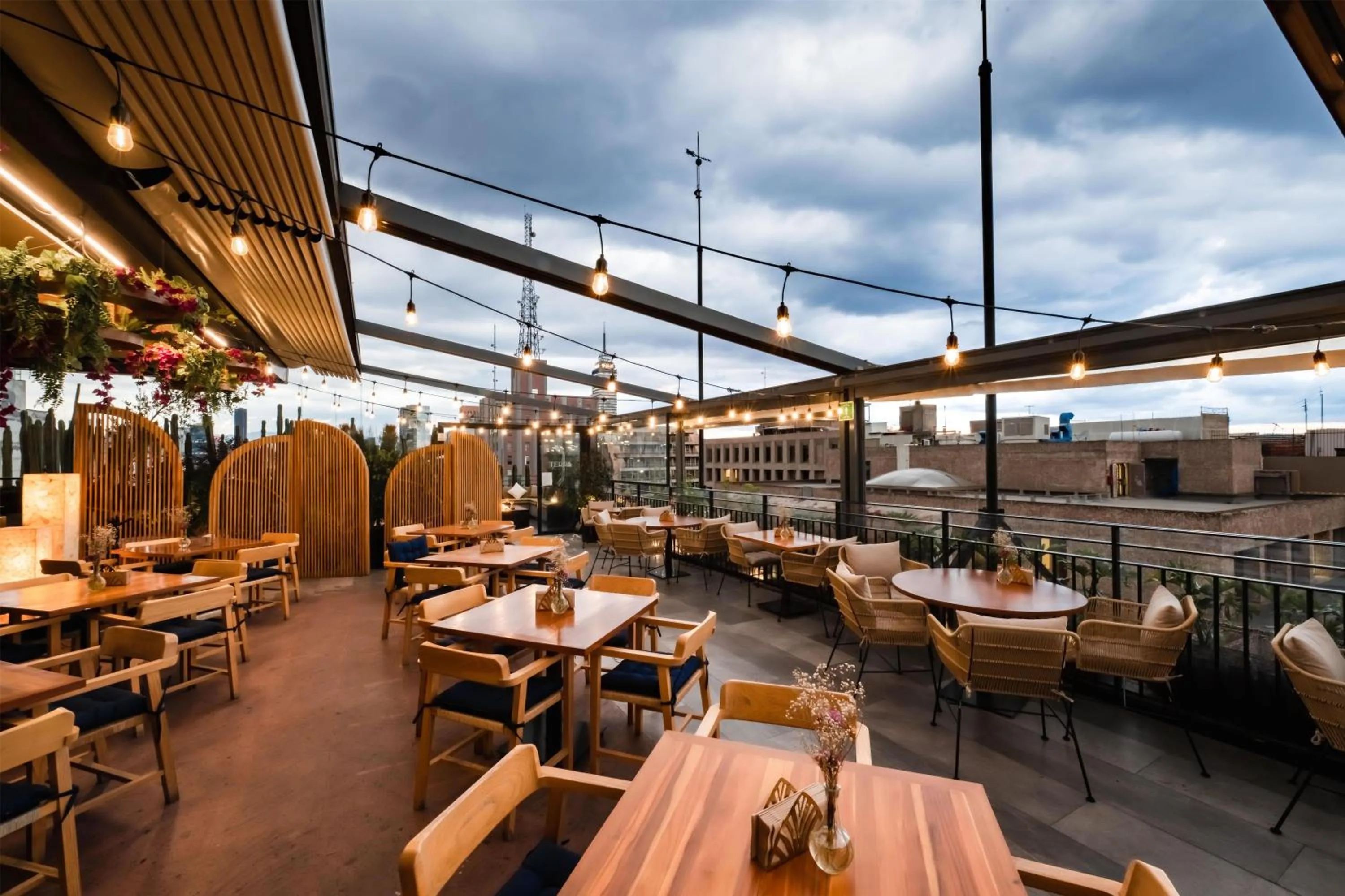 Restaurant/places to eat in Umbral, Curio Collection By Hilton