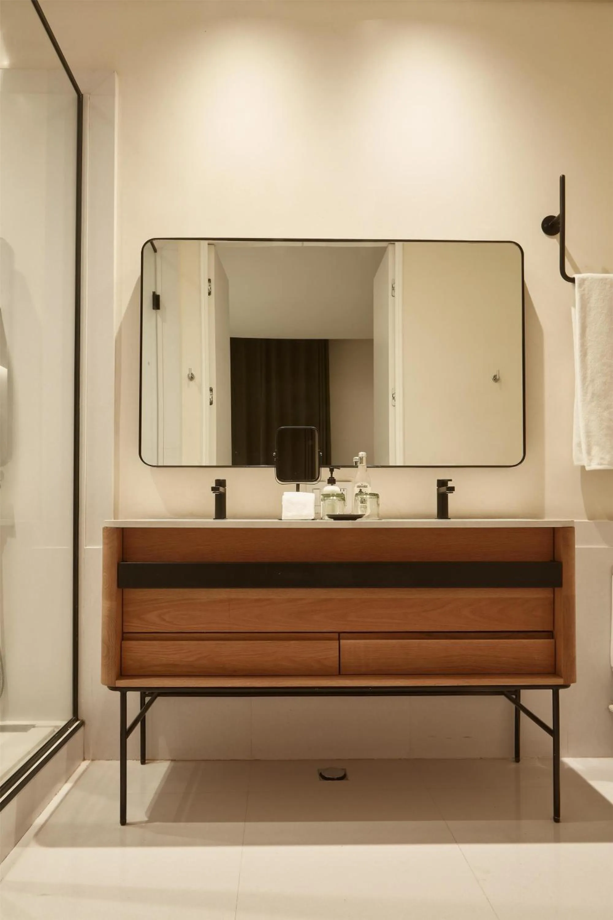 Photo of the whole room in Umbral, Curio Collection By Hilton