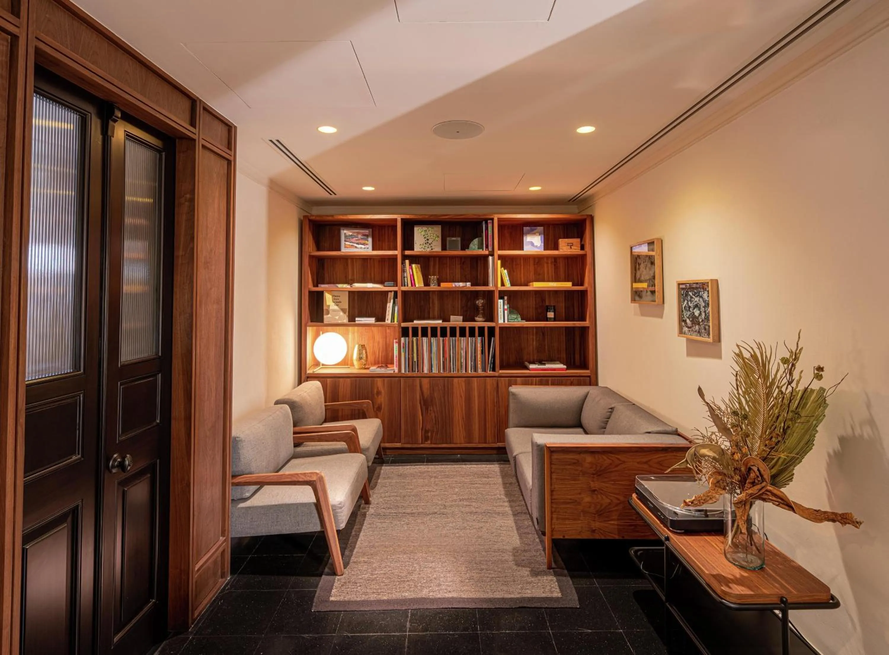 Business facilities in Umbral, Curio Collection By Hilton