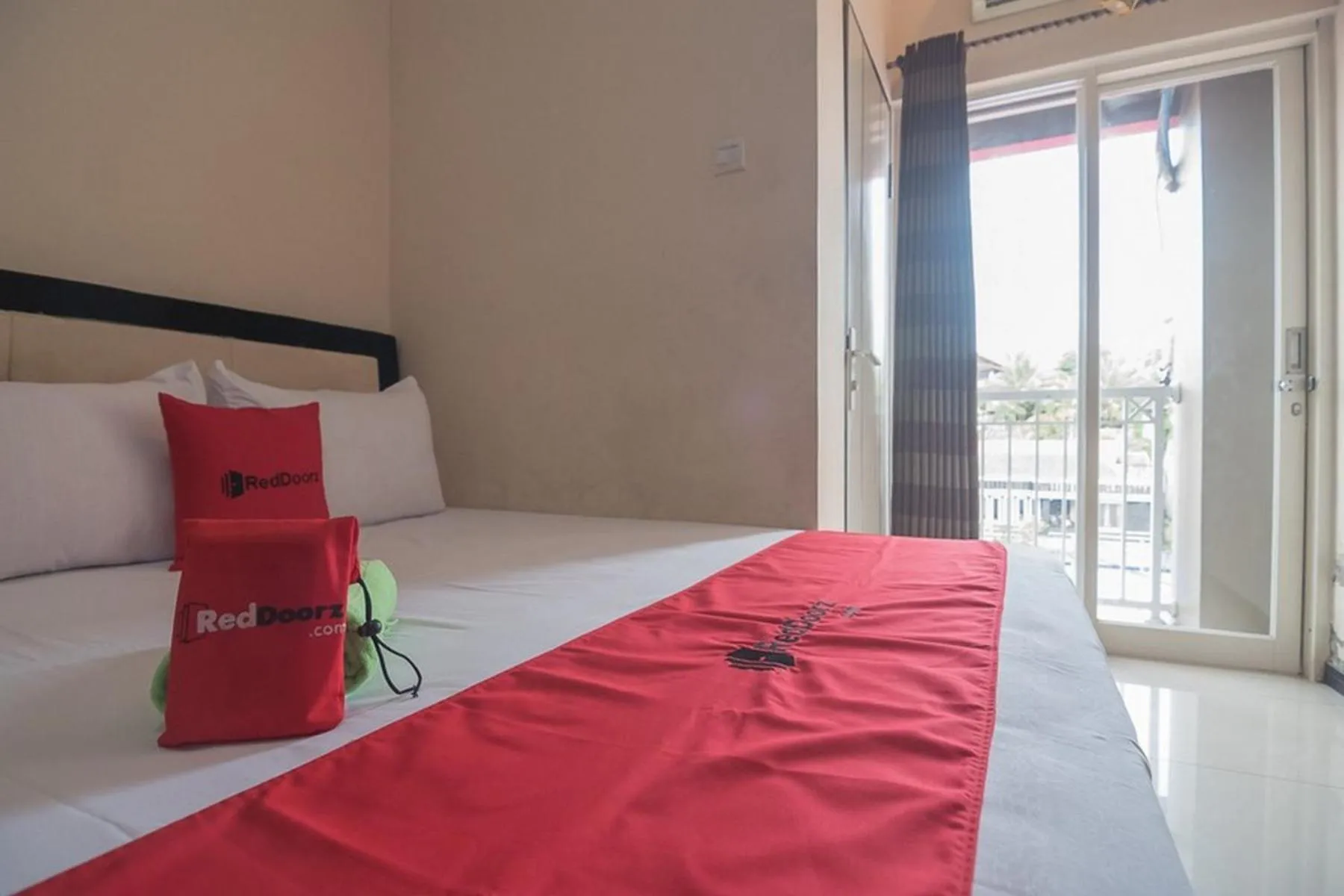 Bedroom, Bed in RedDoorz near E Walk Mall Balikpapan