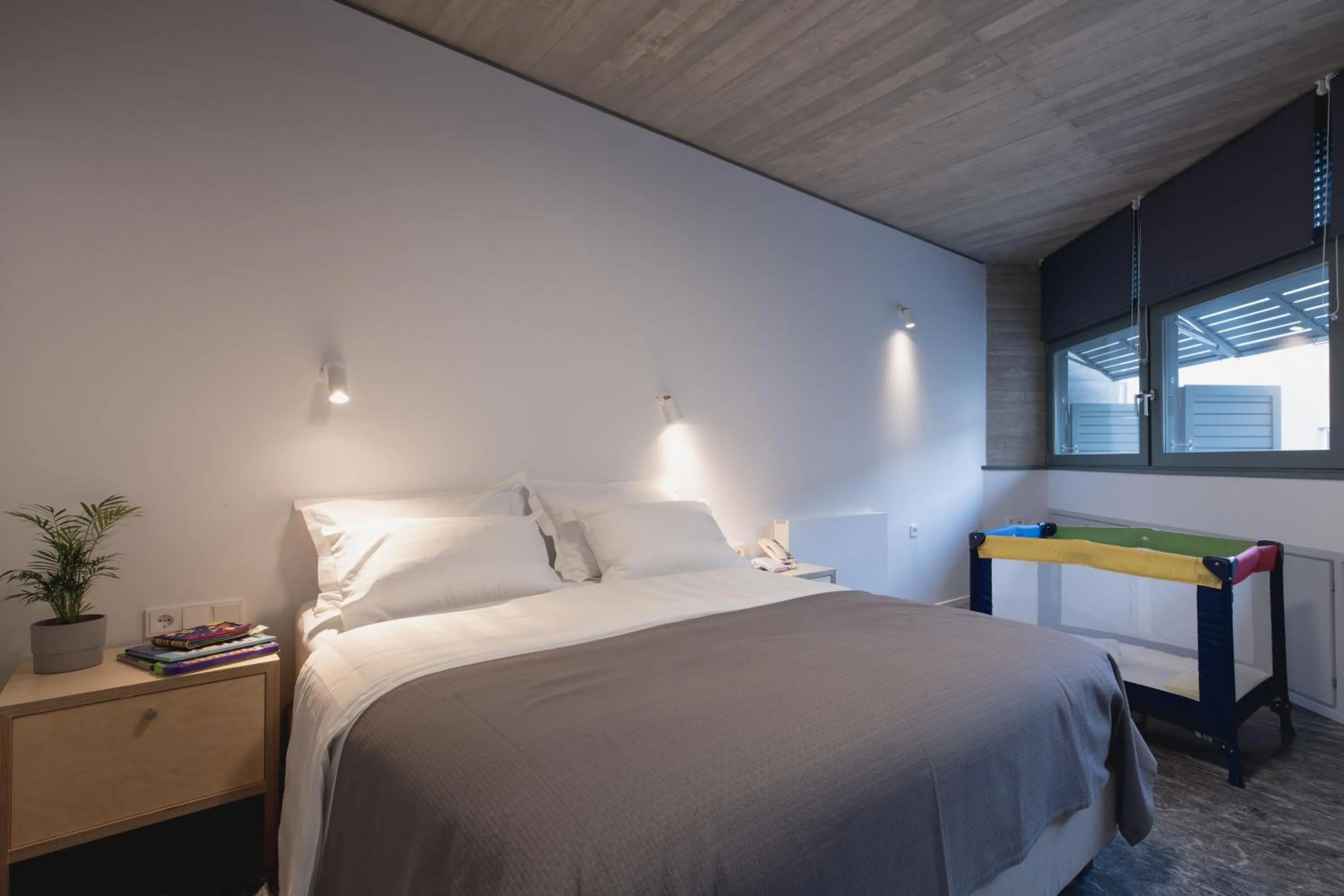 Photo of the whole room, Bed in Athens BlueBuilding