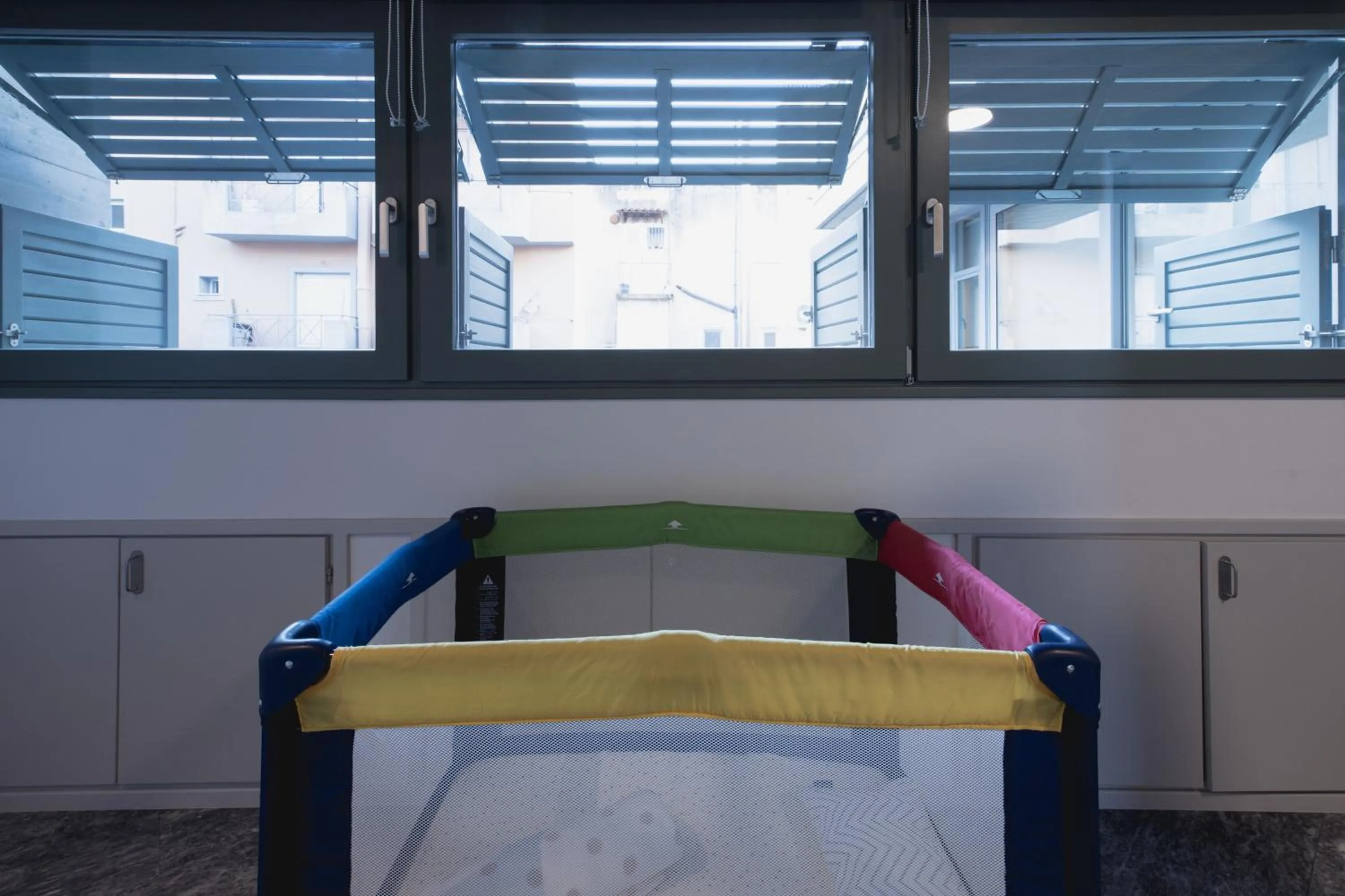 bunk bed, Bed in Athens BlueBuilding