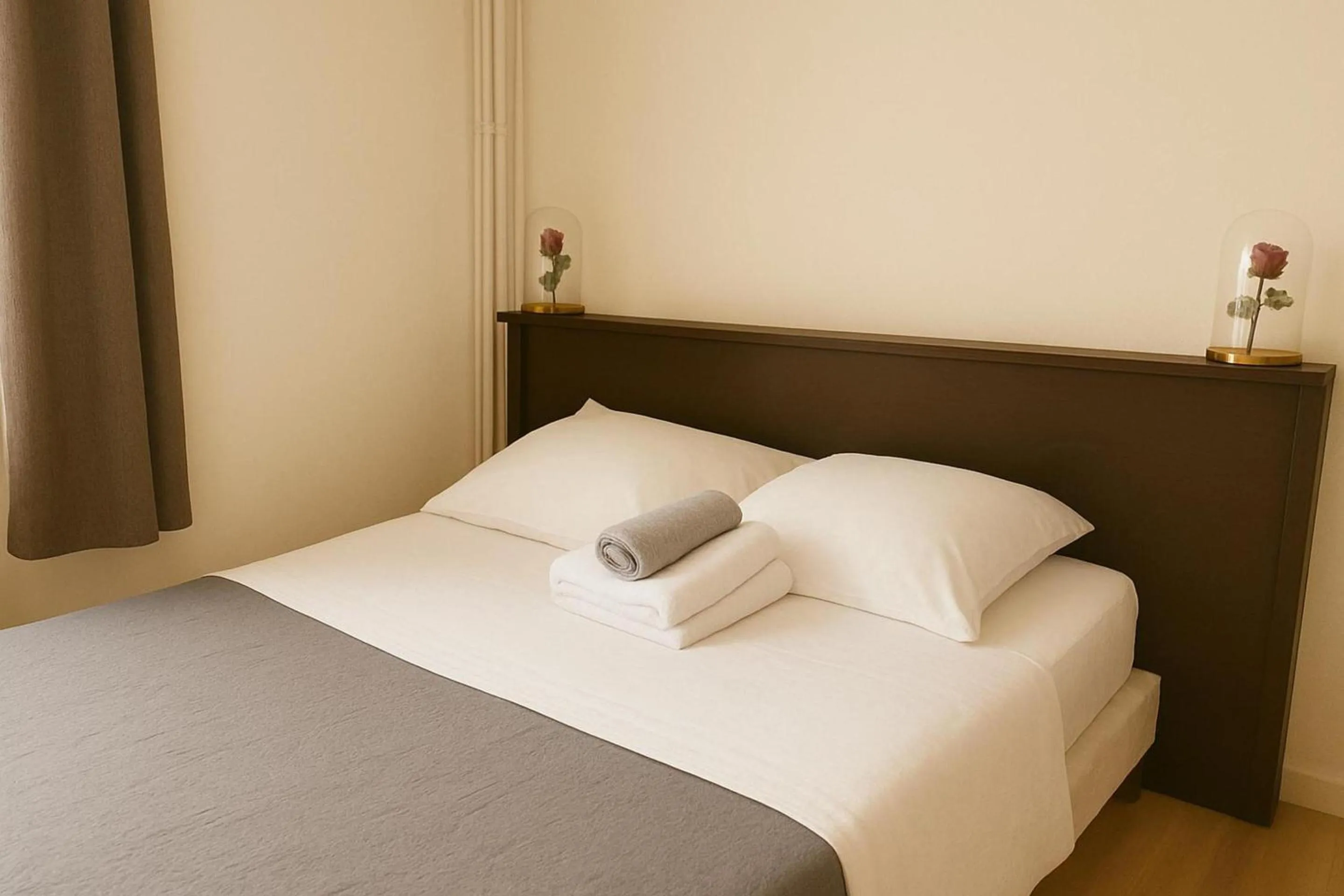 Bed in Hôtel Le Paris Brest