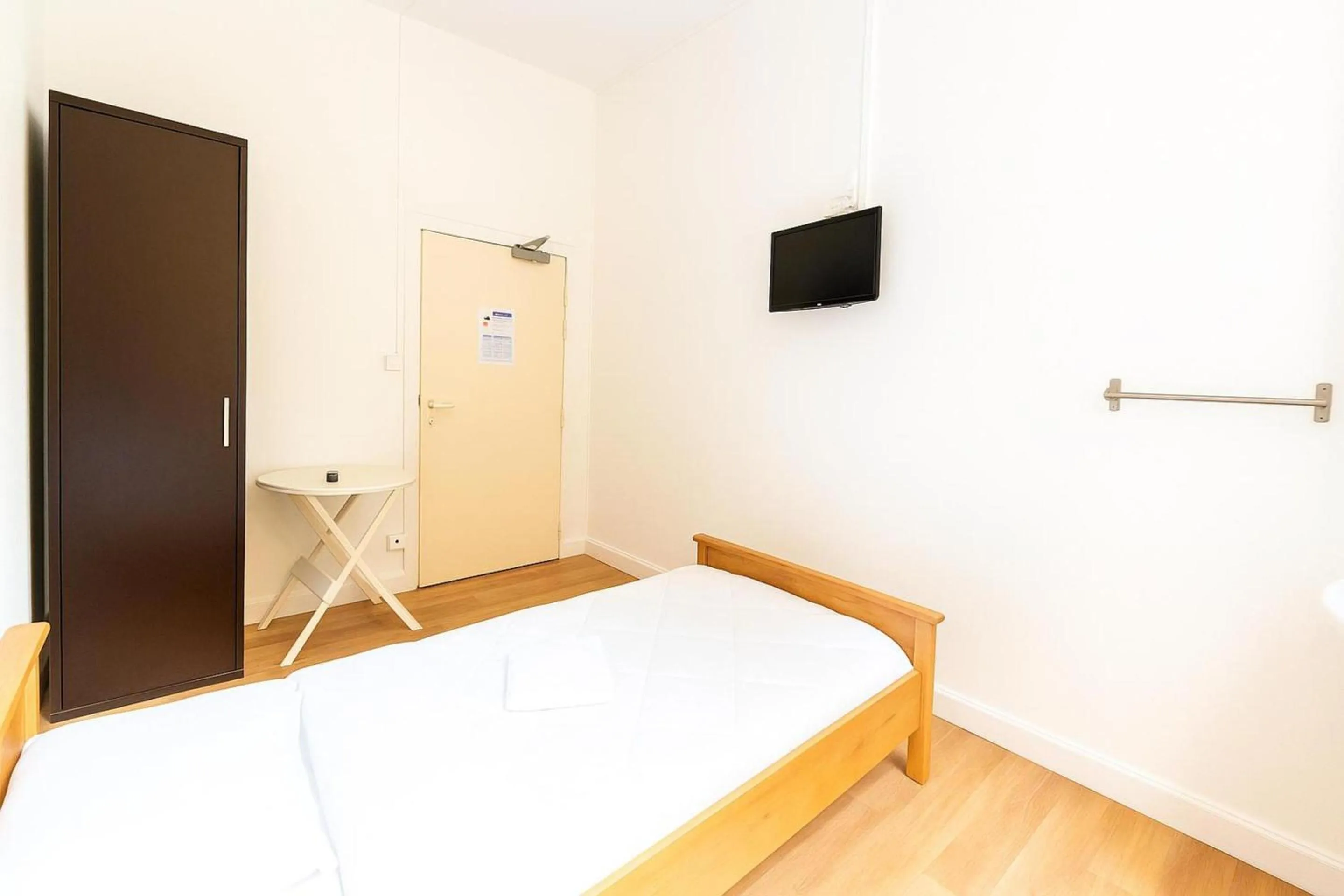 Bedroom, Bed in Hôtel Le Paris Brest