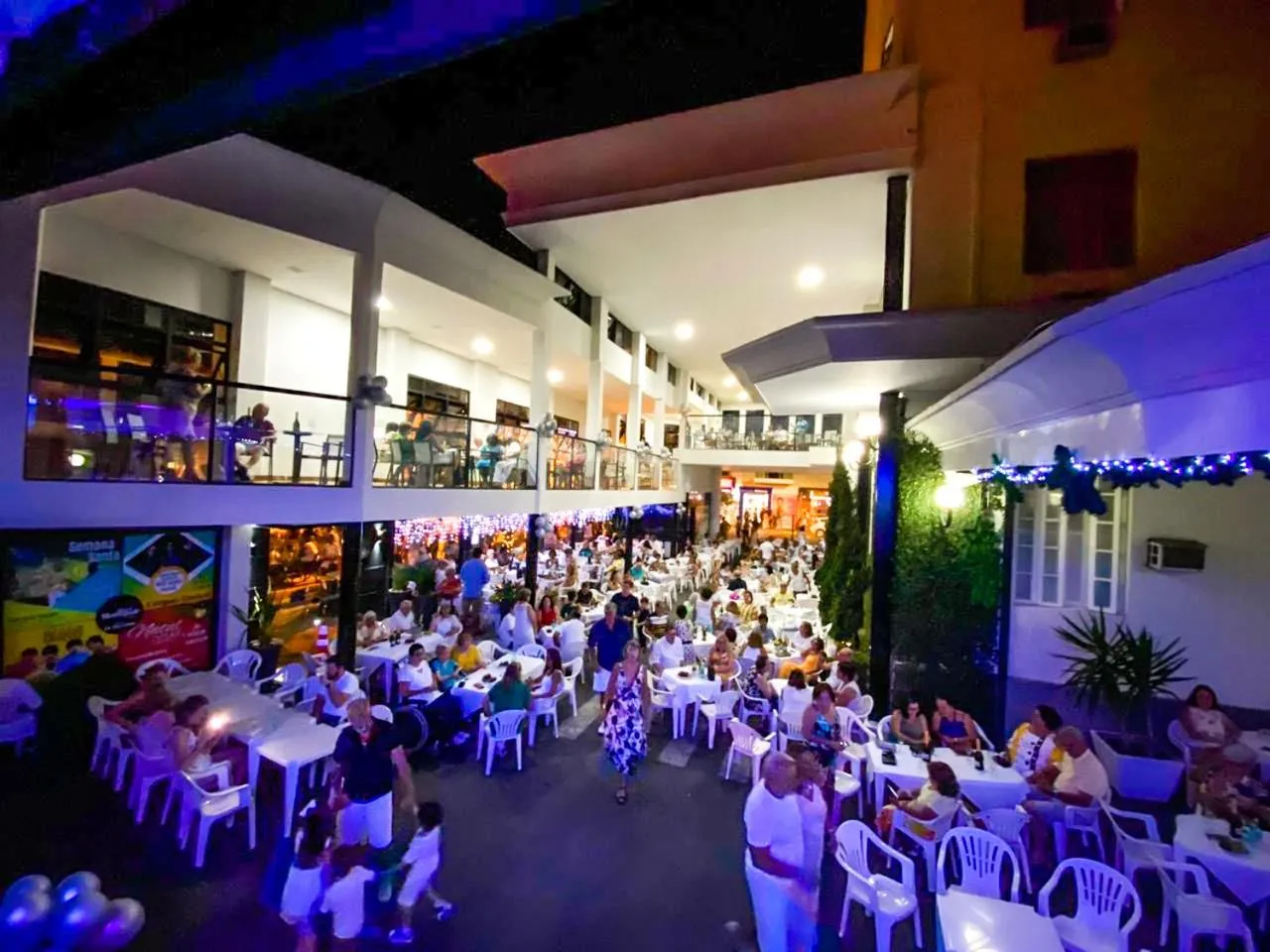 Evening entertainment in Hotel Metrópole