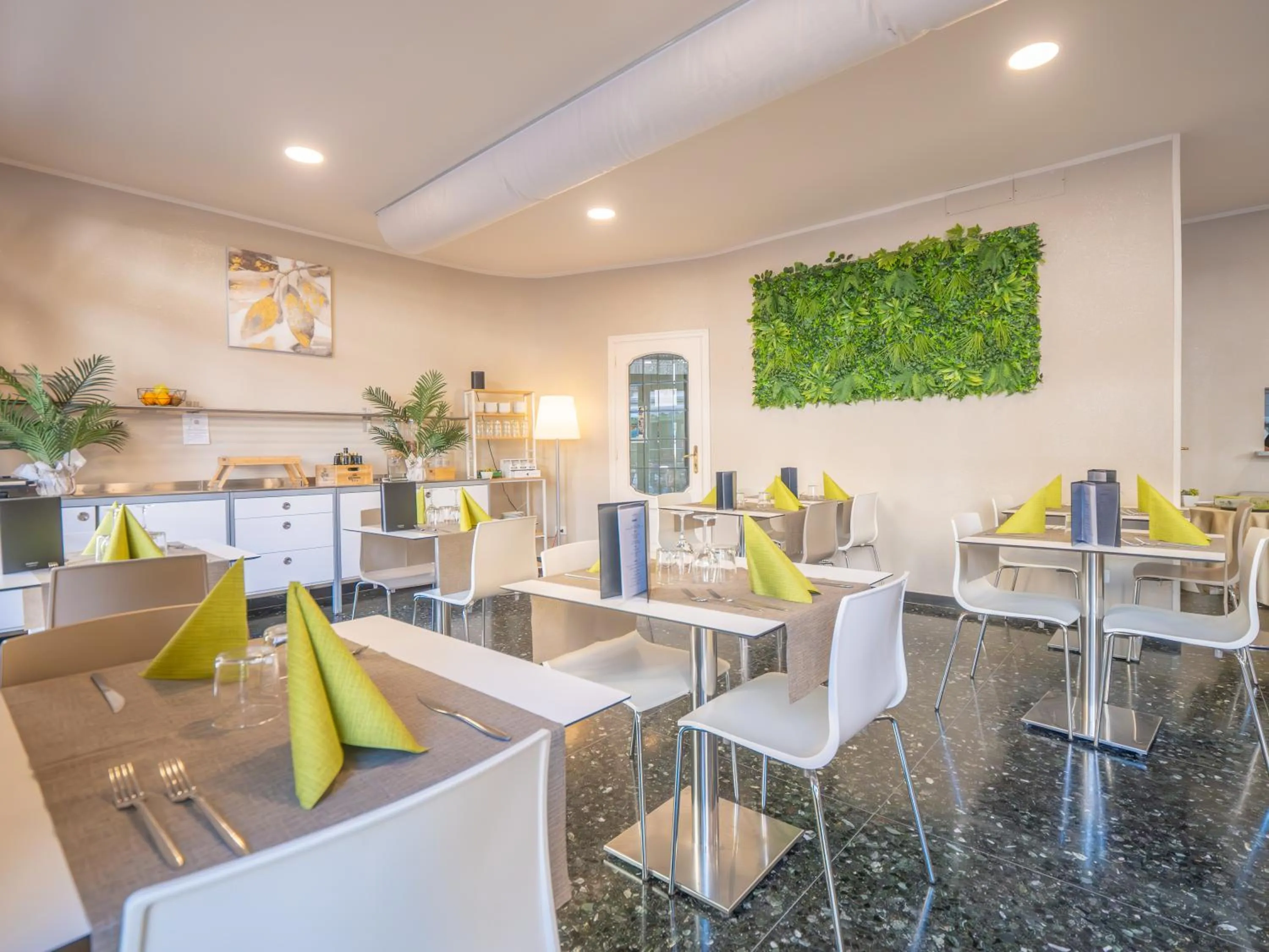 Restaurant/places to eat in Hotel La Bussola