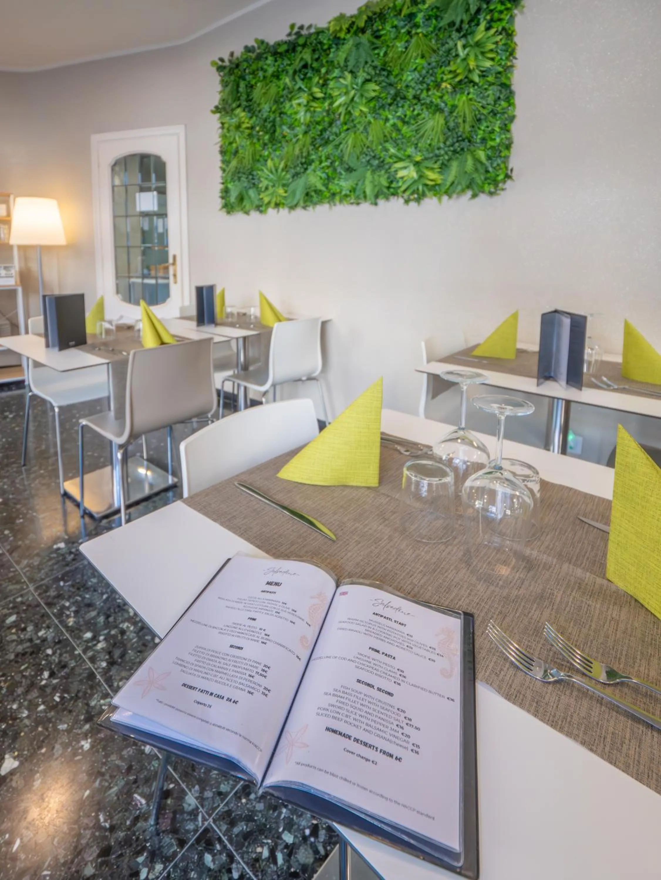 Restaurant/places to eat in Hotel La Bussola