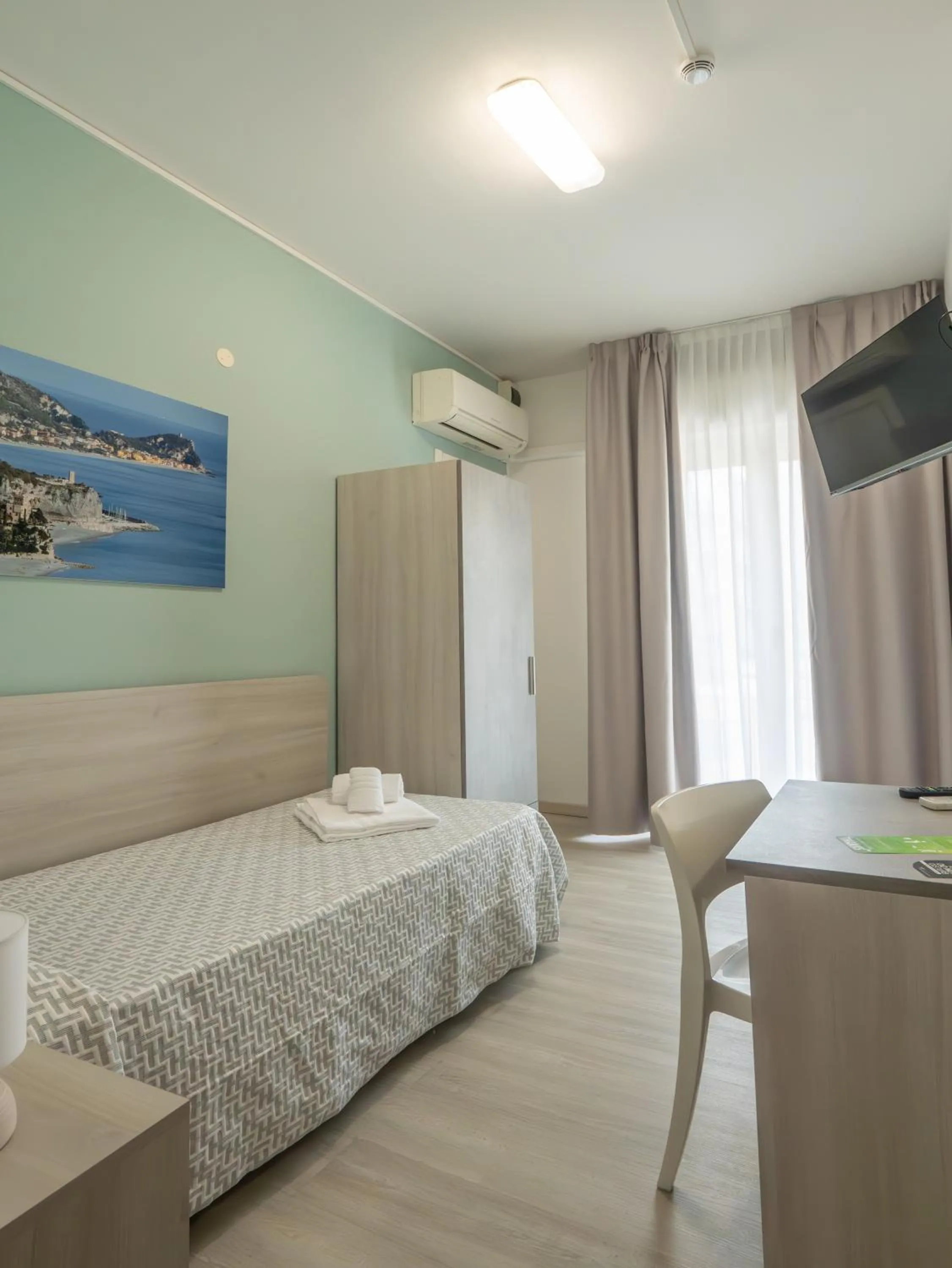 Bedroom, Bed in Hotel La Bussola