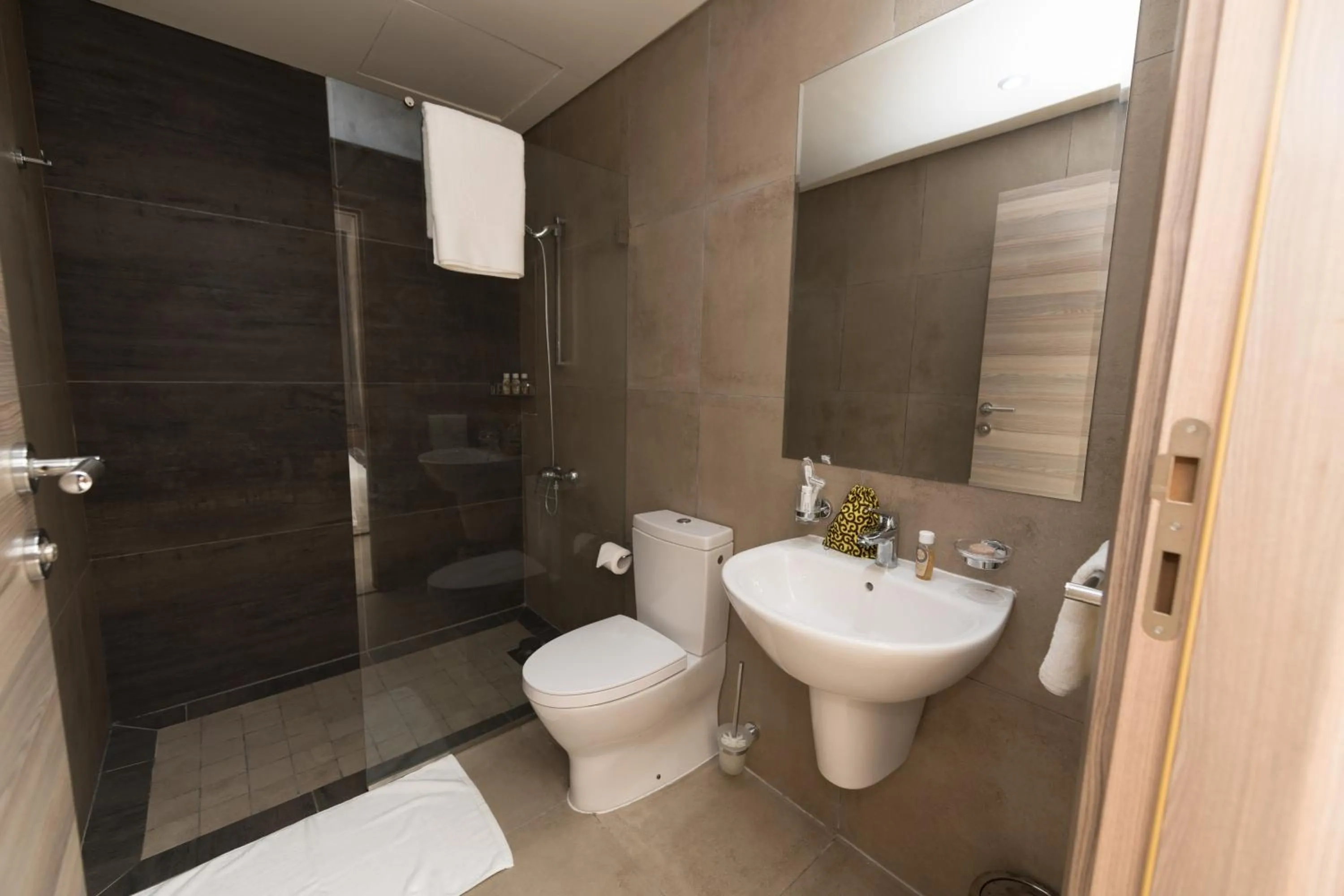 Roots Hotel Apartments Abidjan