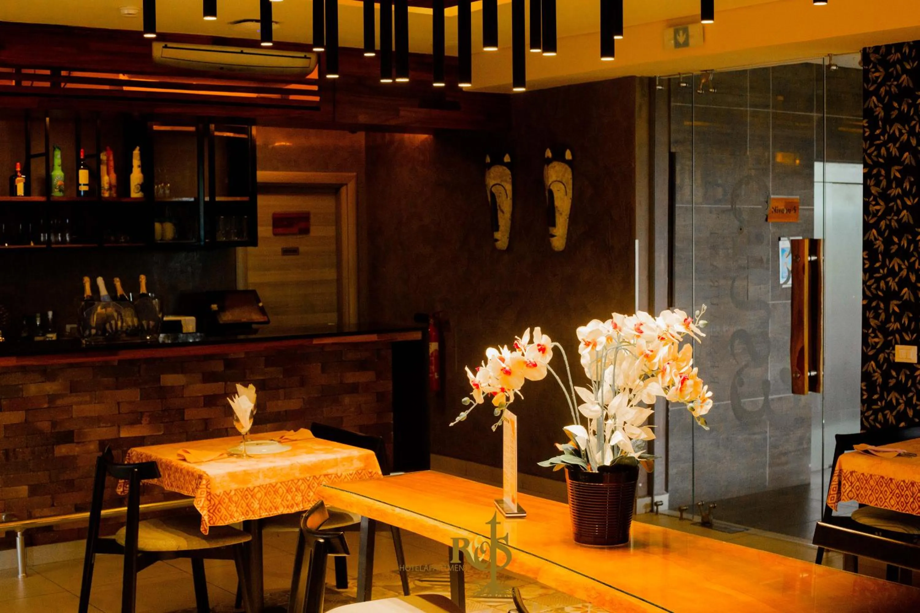 Roots Hotel Apartments Abidjan