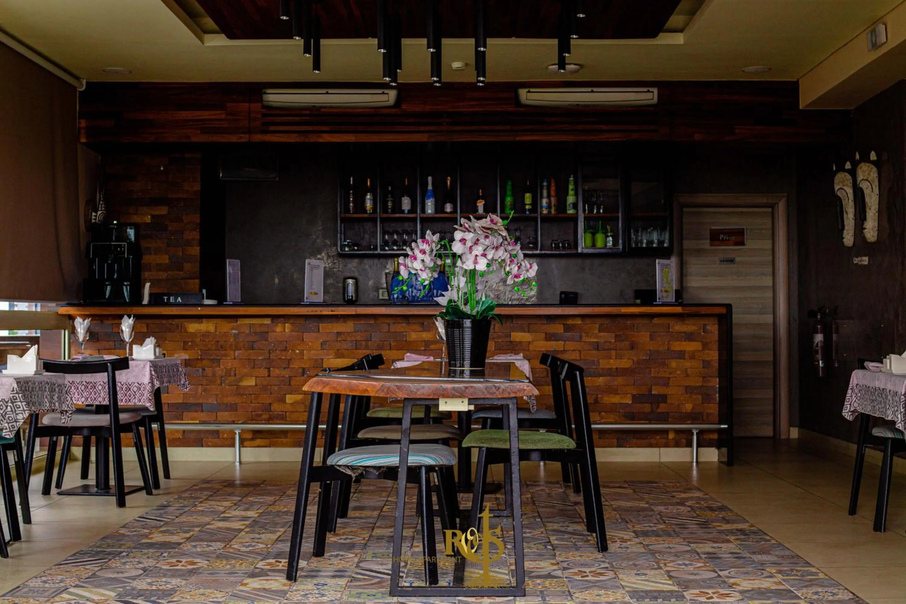 Roots Hotel Apartments Abidjan