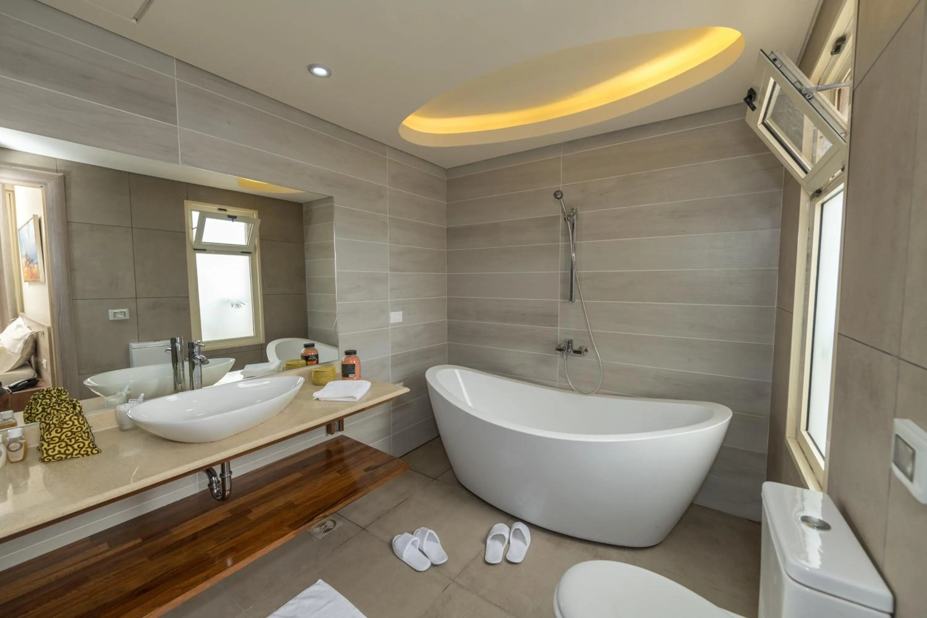 Roots Hotel Apartments Abidjan