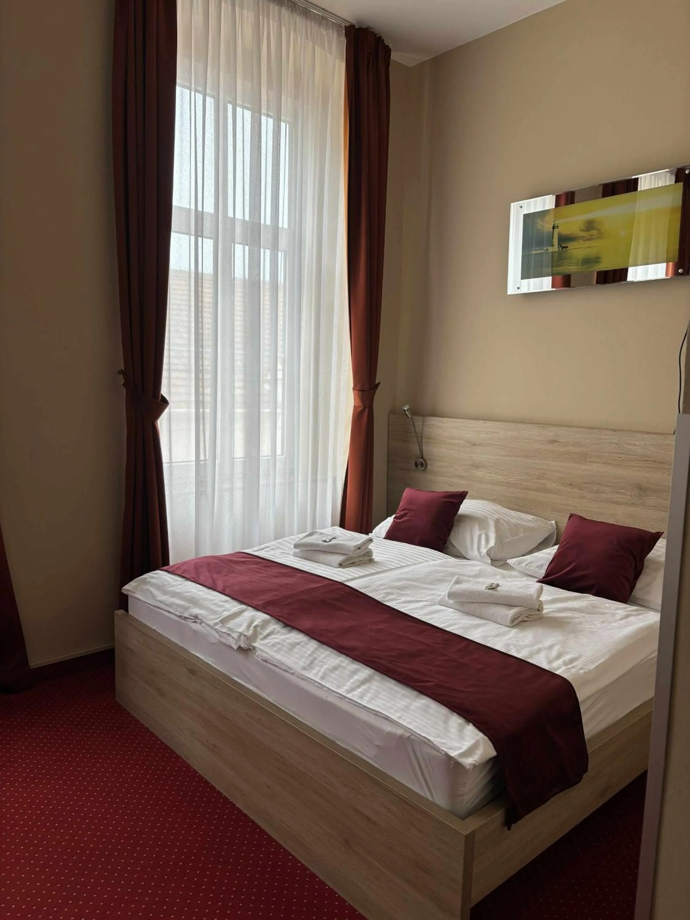 Photo of the whole room, Bed in Hotel Stardust