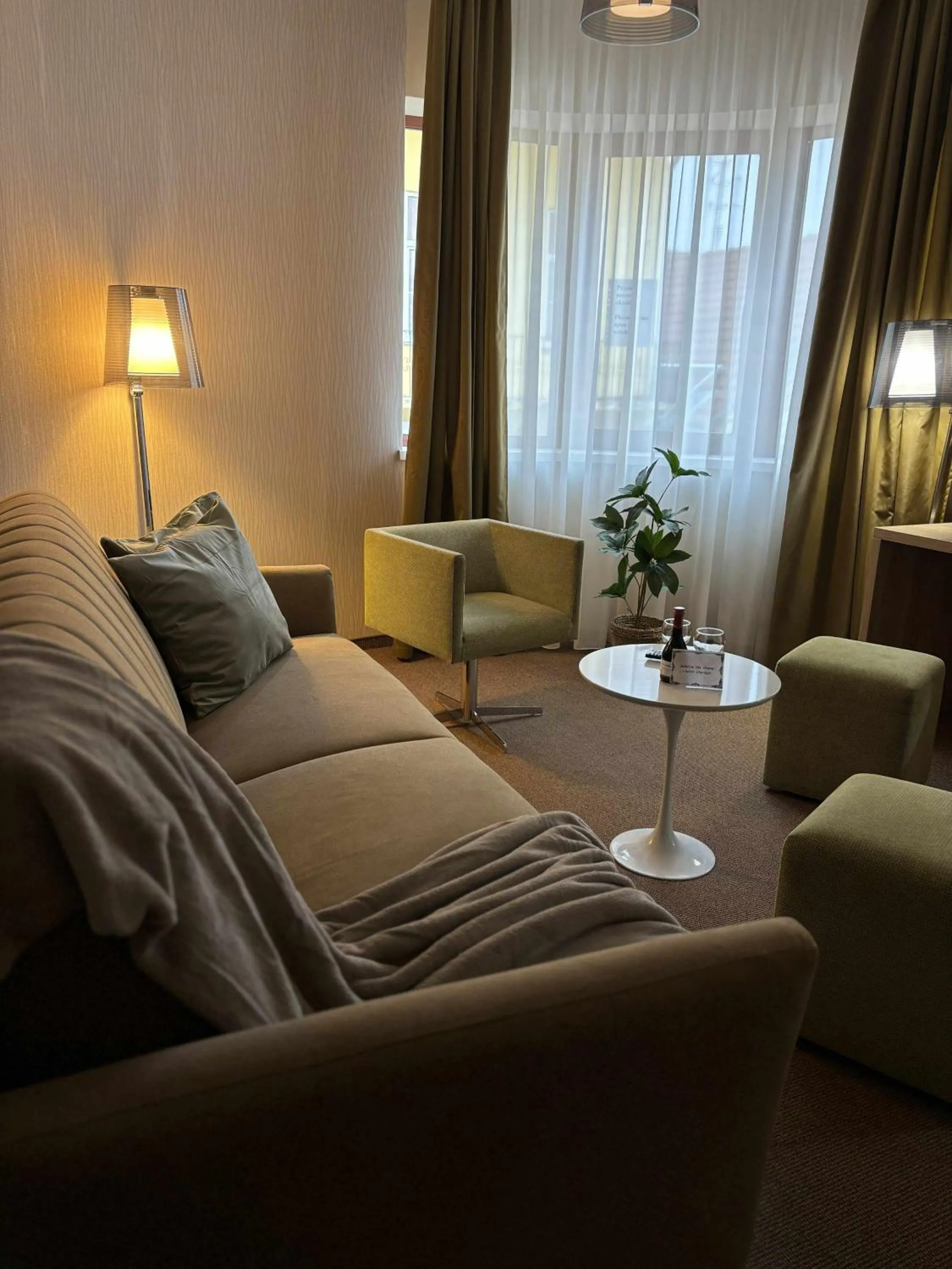 Photo of the whole room in Hotel Stardust