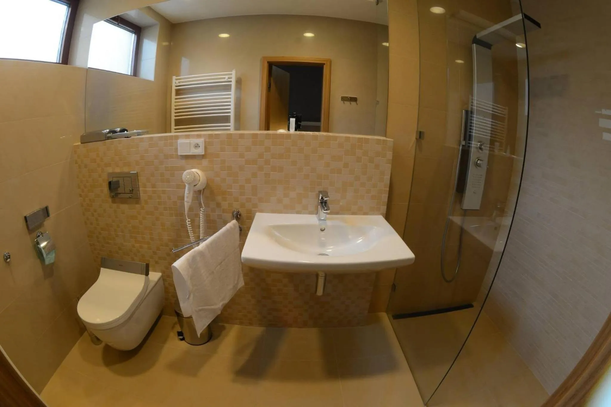 Shower in Hotel Stardust