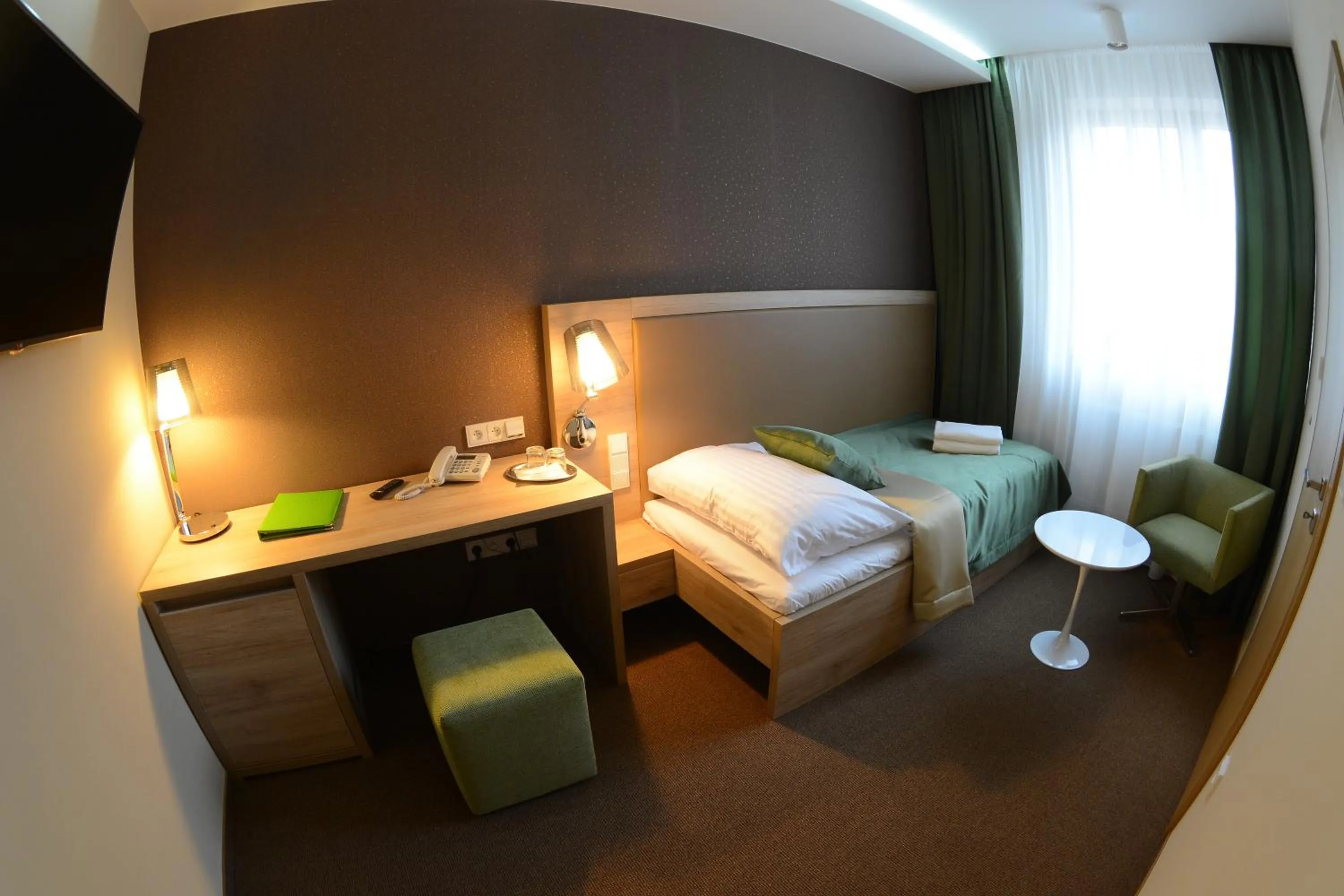 Photo of the whole room, Bed in Hotel Stardust