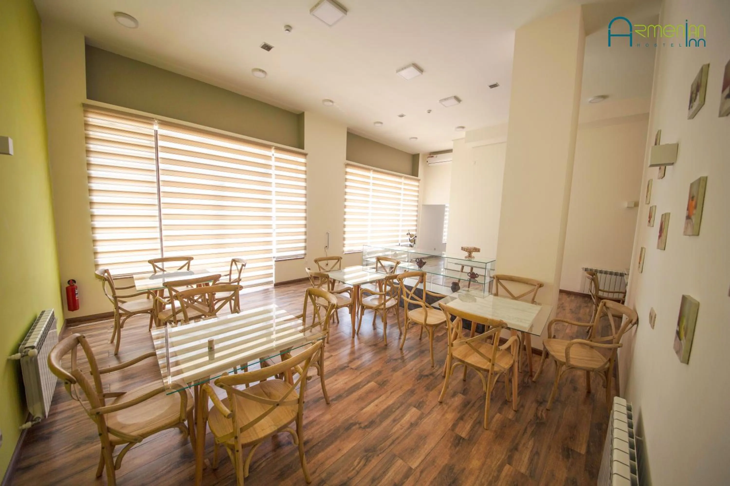 Restaurant/places to eat in Armenian Inn