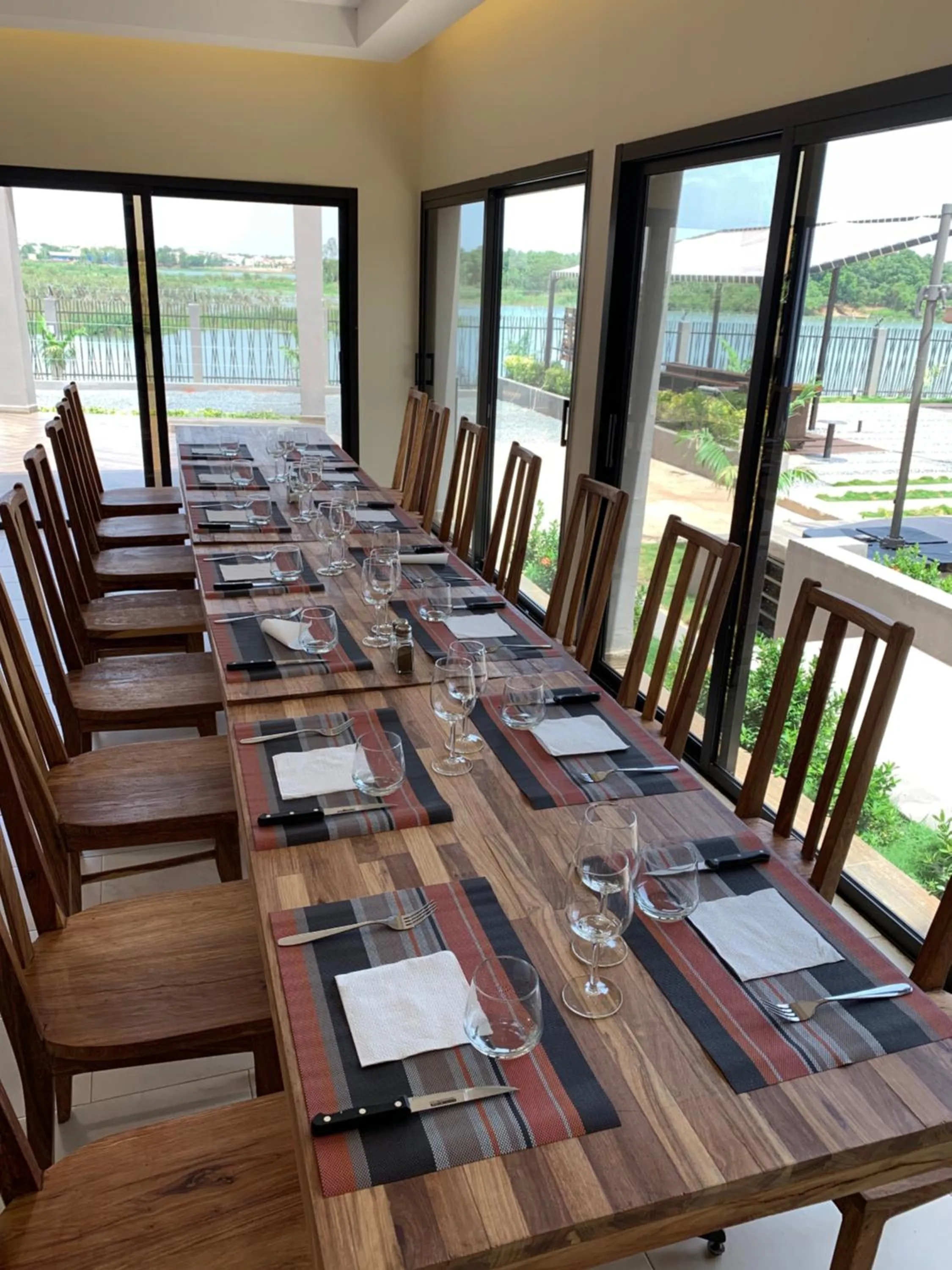 Restaurant/places to eat in Au bord de l'eau