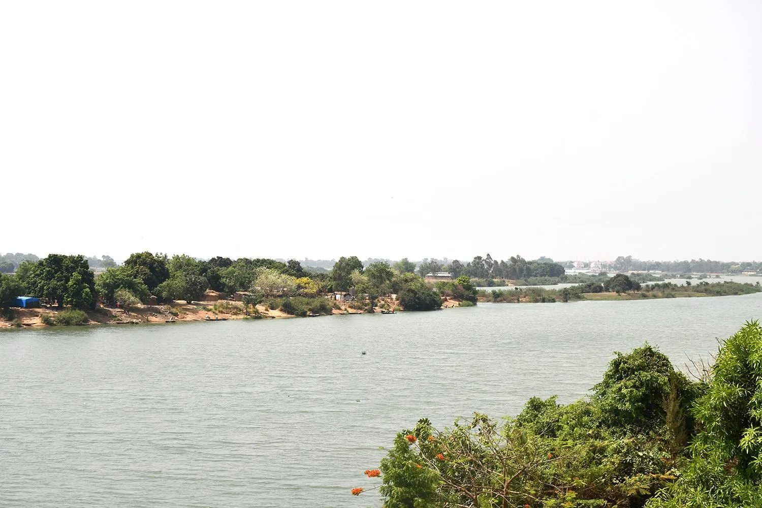 River view in Au bord de l'eau