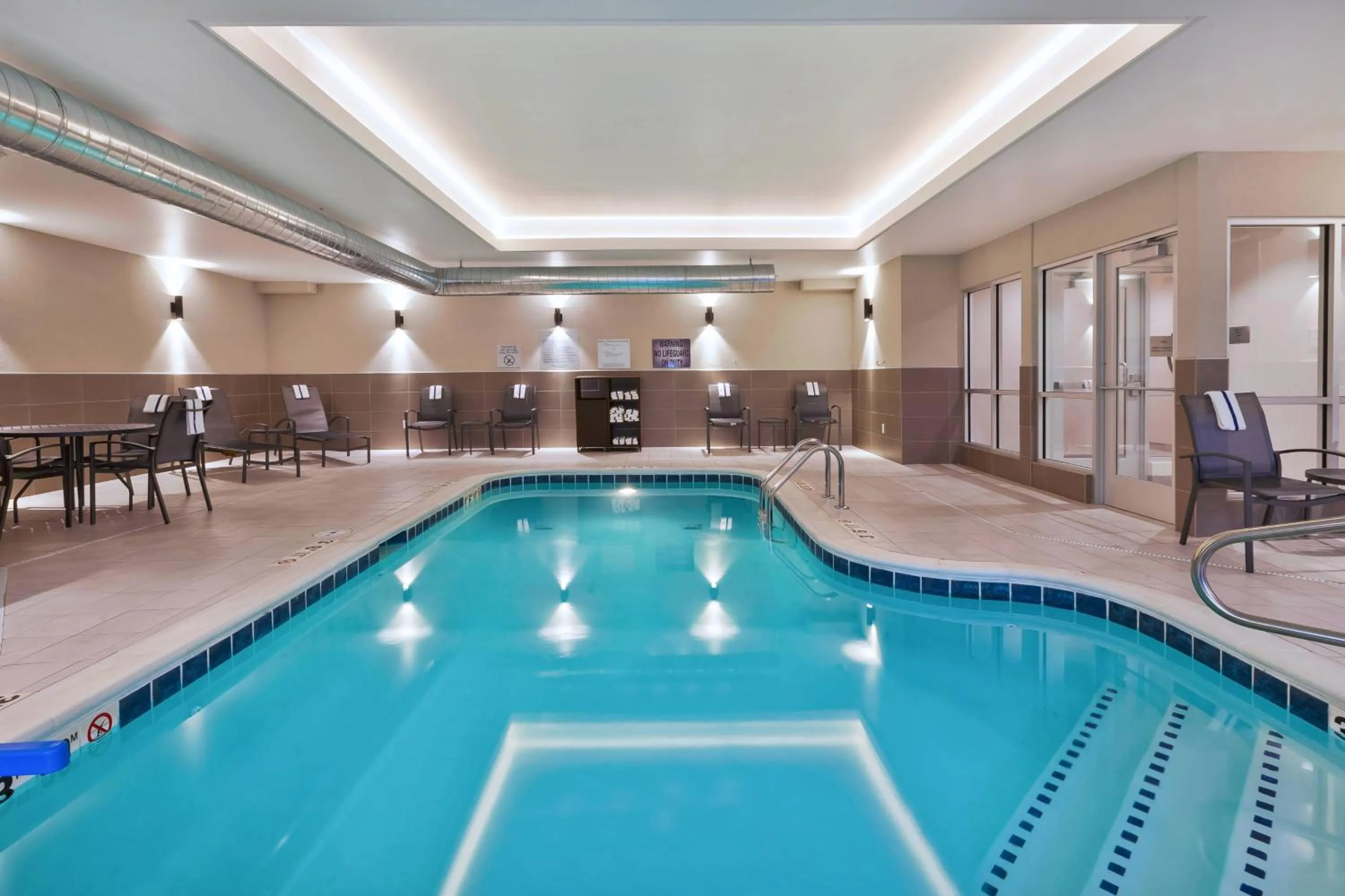 Swimming pool in Fairfield Inn & Suites by Marriott Kalamazoo