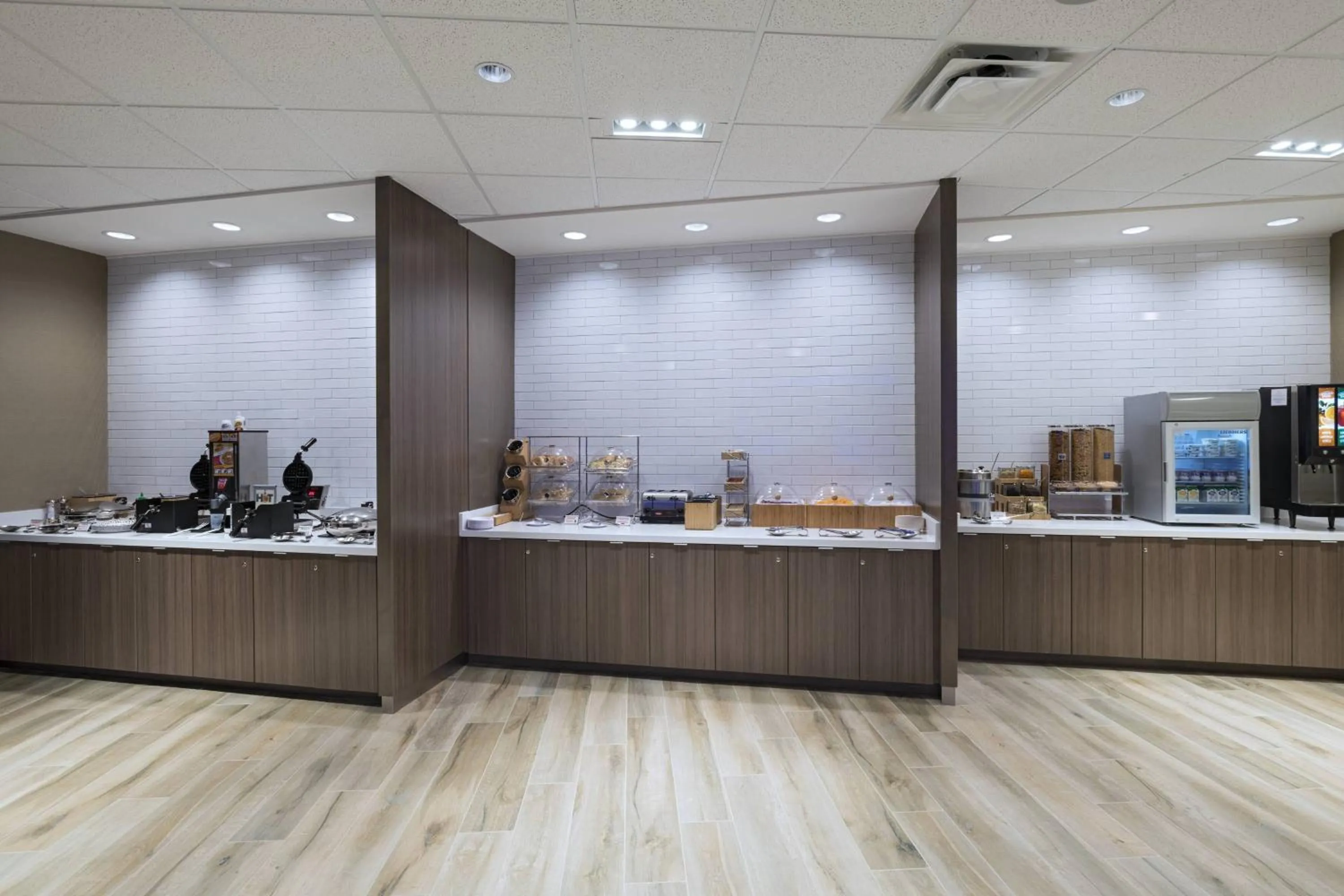 Breakfast in Fairfield Inn & Suites by Marriott Colorado Springs East