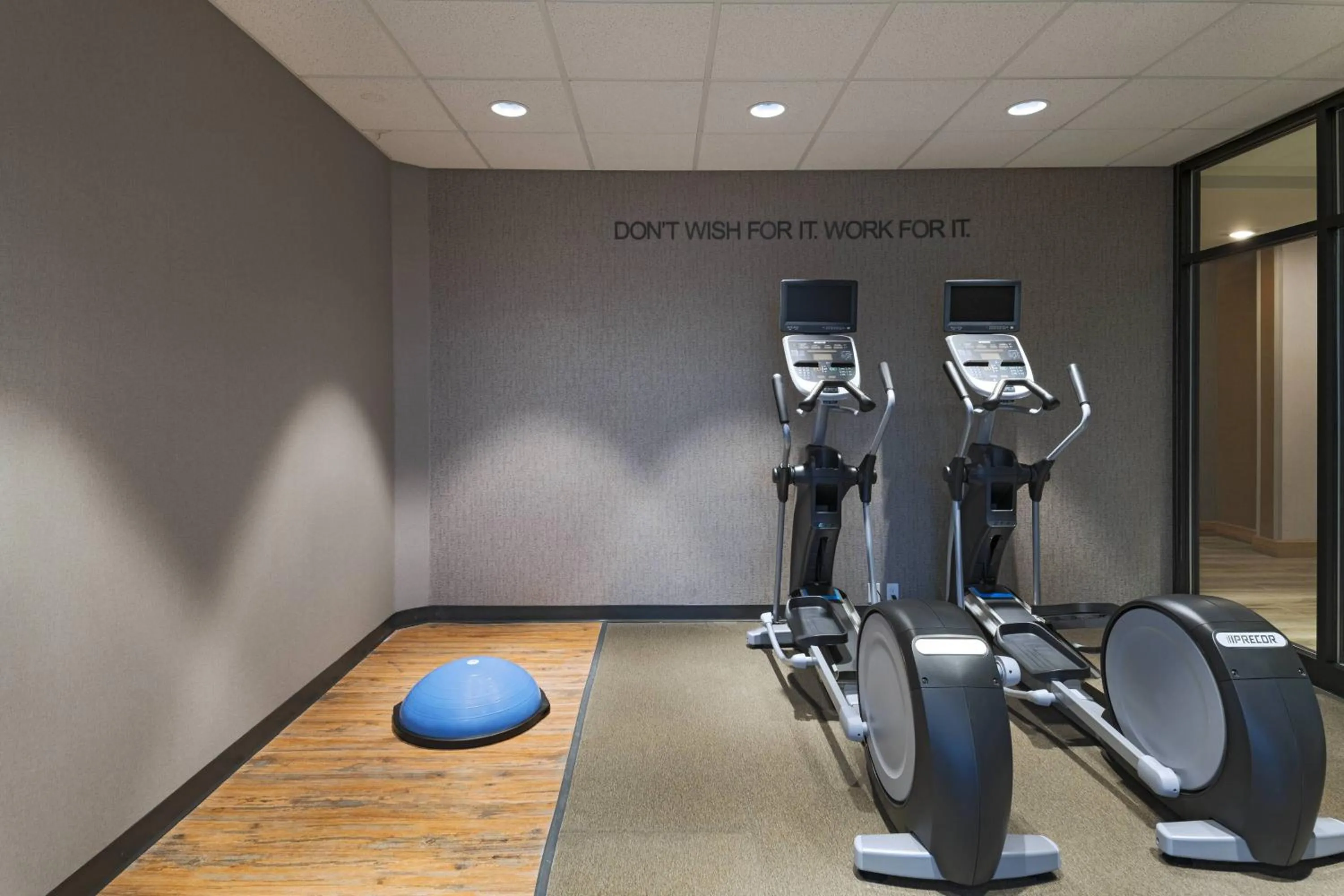 Fitness centre/facilities in Fairfield Inn & Suites by Marriott Colorado Springs East