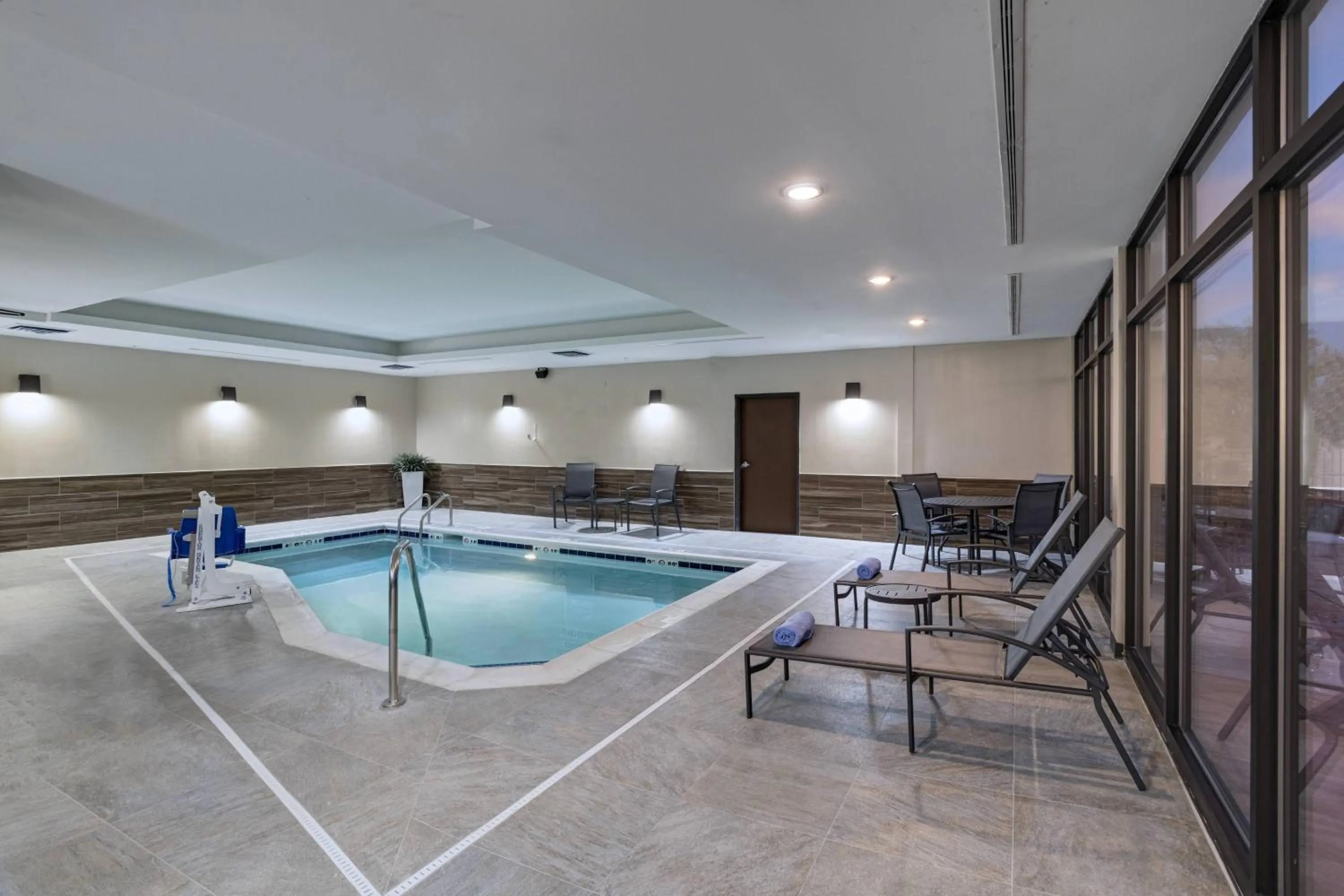 Swimming pool in Fairfield Inn & Suites by Marriott Colorado Springs East