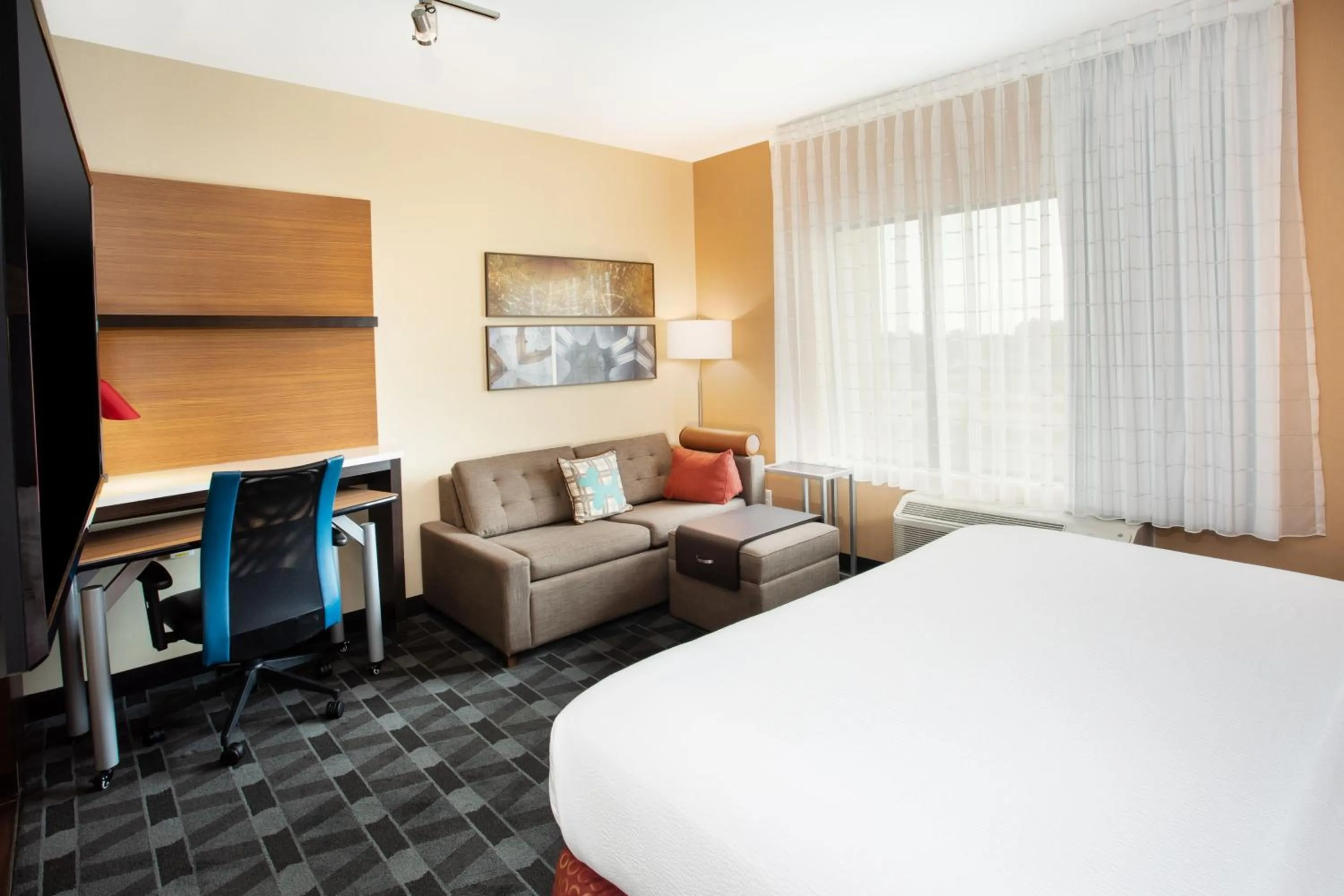 Bedroom, Bed in TownePlace Suites by Marriott Detroit Belleville
