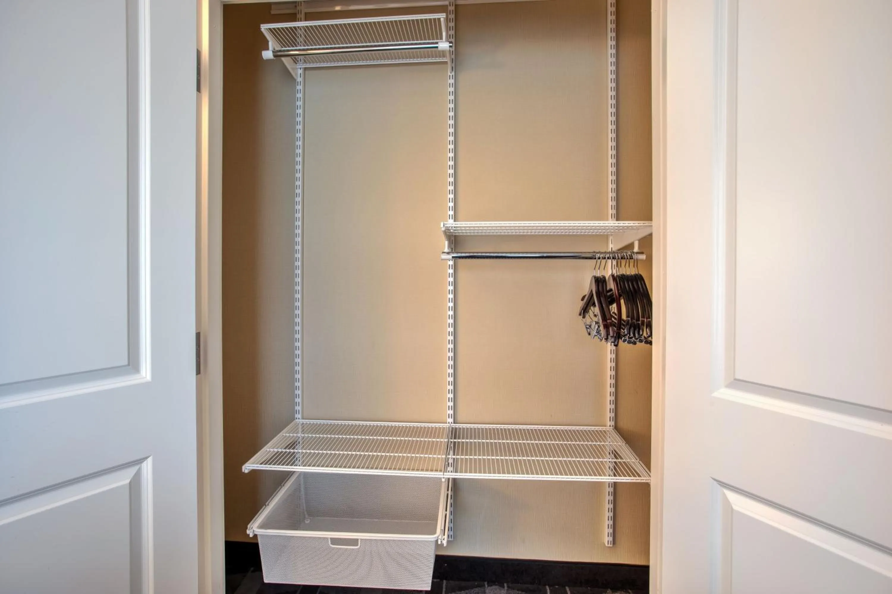 Bedroom in TownePlace Suites by Marriott Detroit Belleville