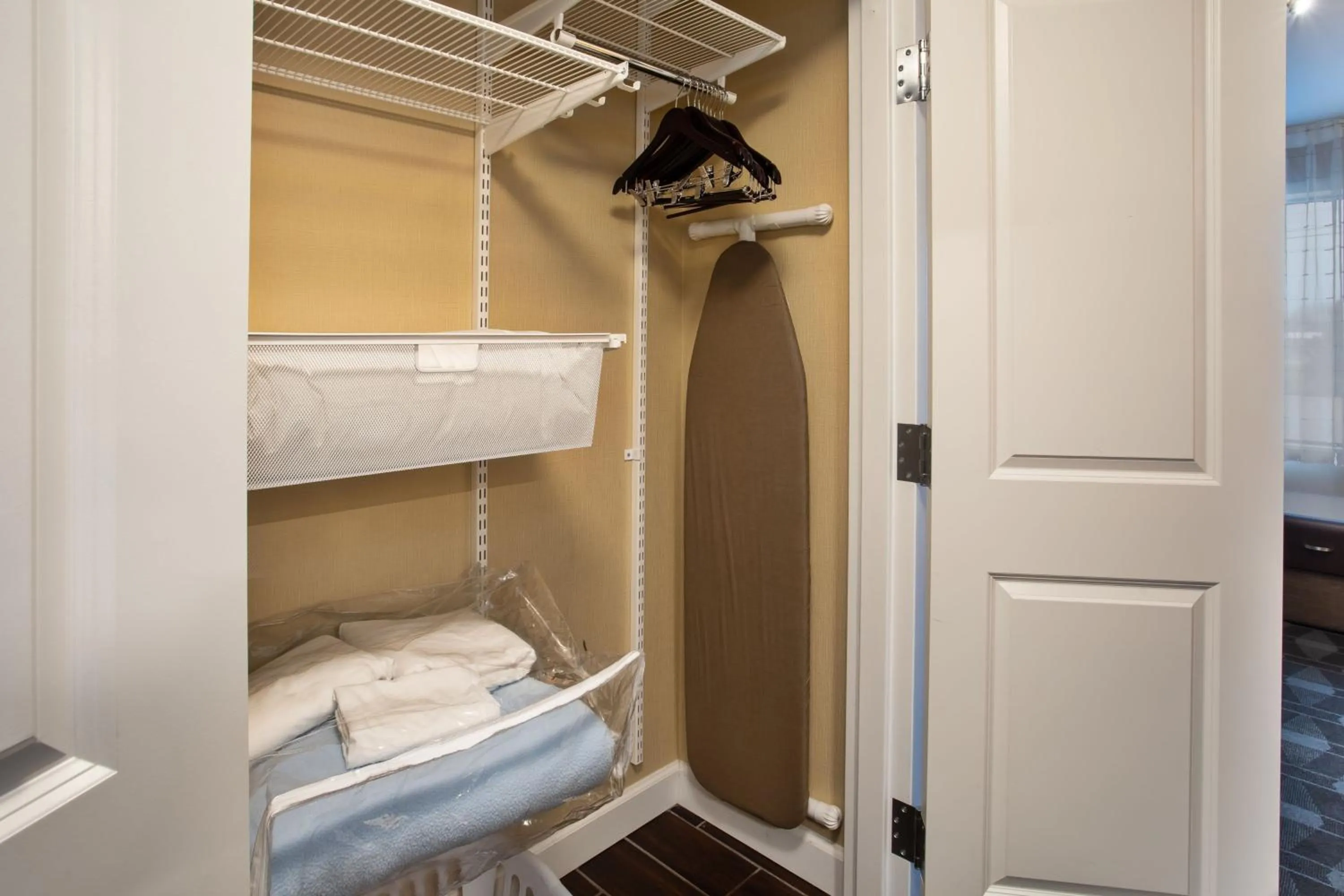 Bedroom, Bed in TownePlace Suites by Marriott Detroit Belleville