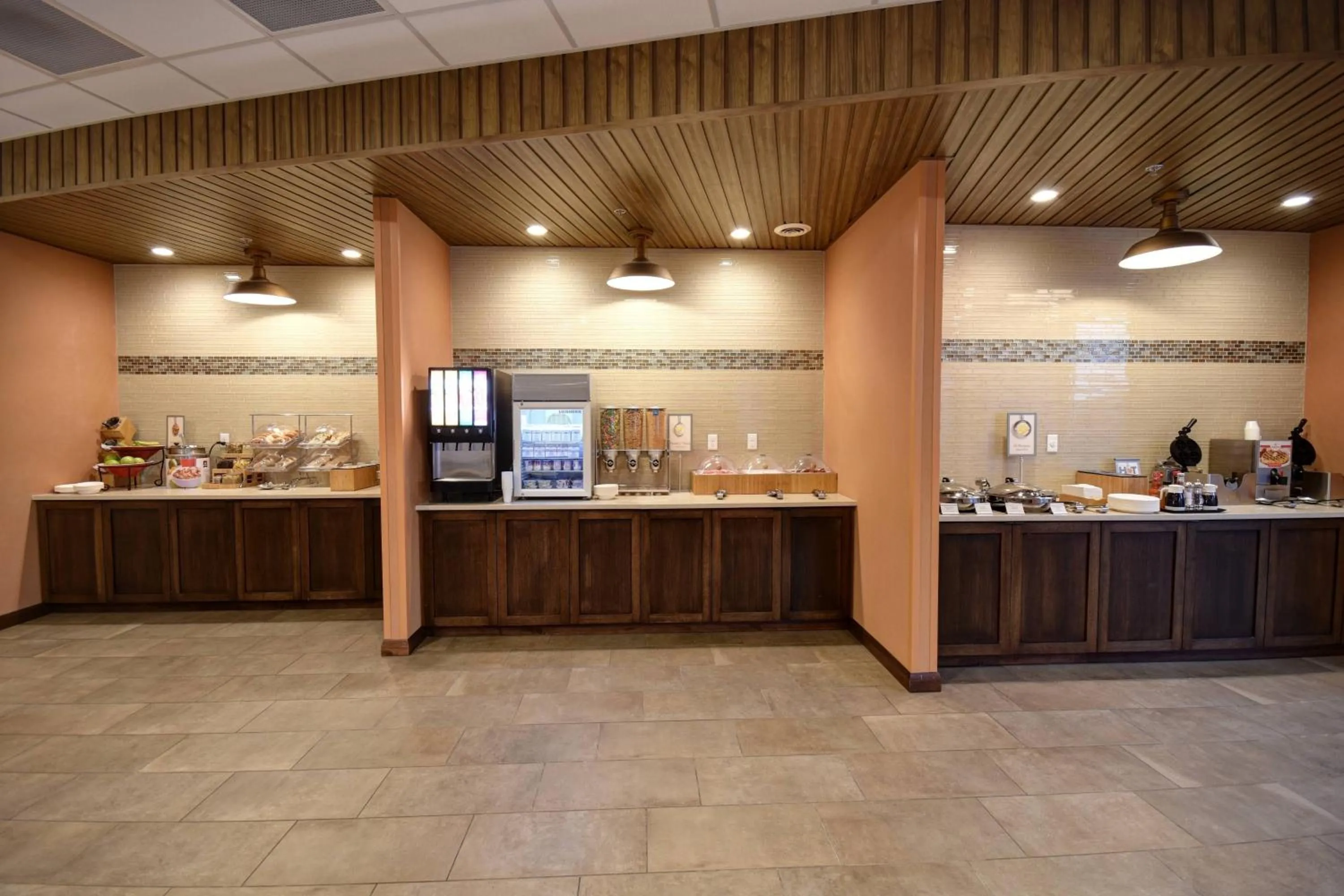 Breakfast in Fairfield Inn & Suites by Marriott Milwaukee North