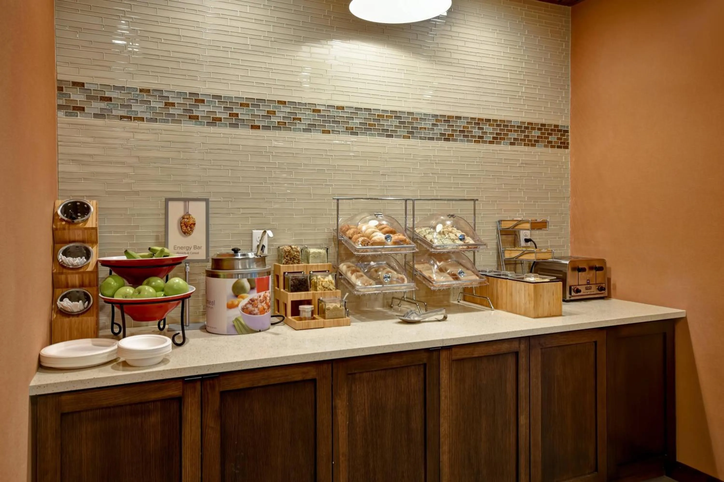 Breakfast in Fairfield Inn & Suites by Marriott Milwaukee North