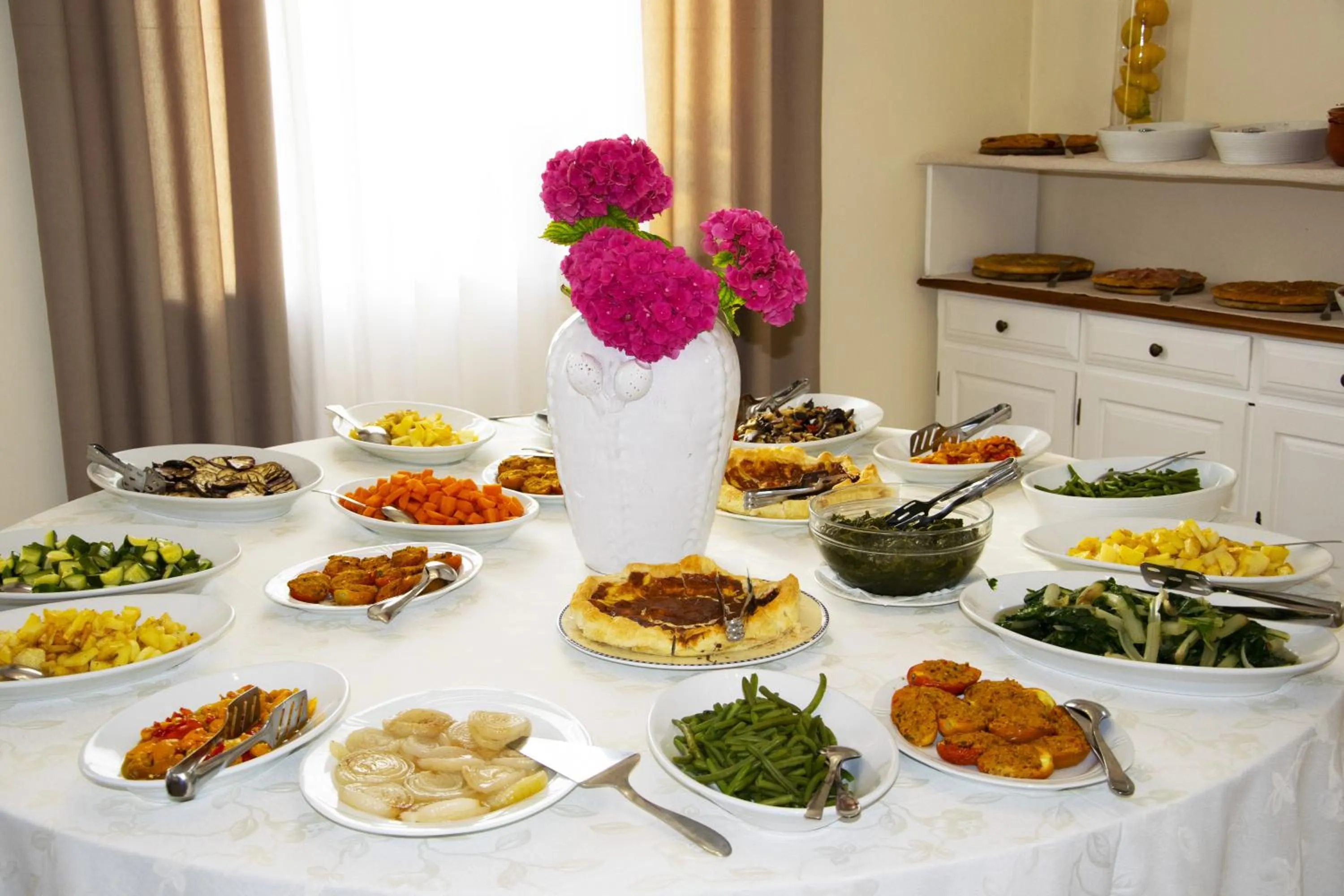 Food and drinks in Hotel Victoria