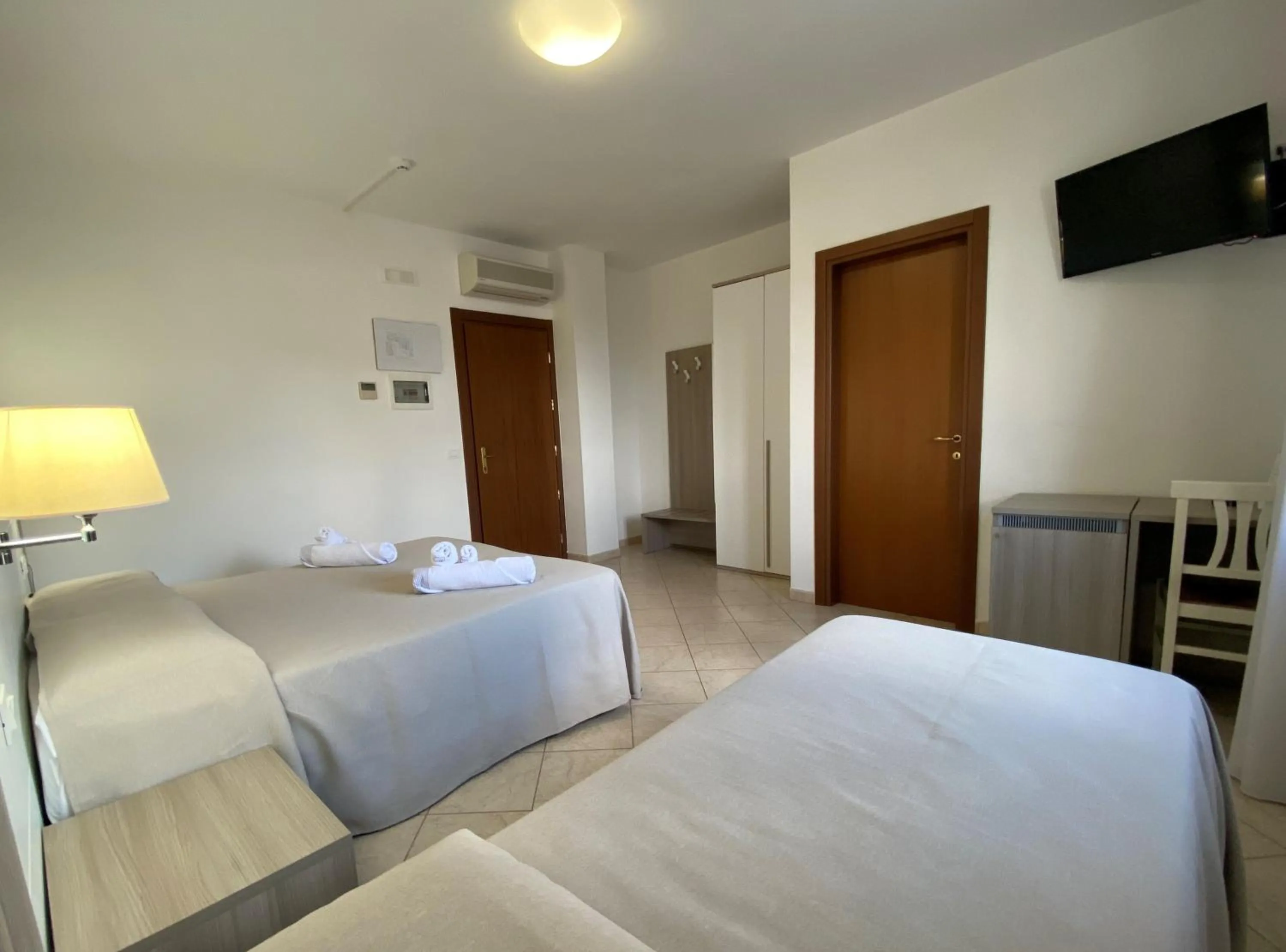 Photo of the whole room, Bed in Hotel Victoria