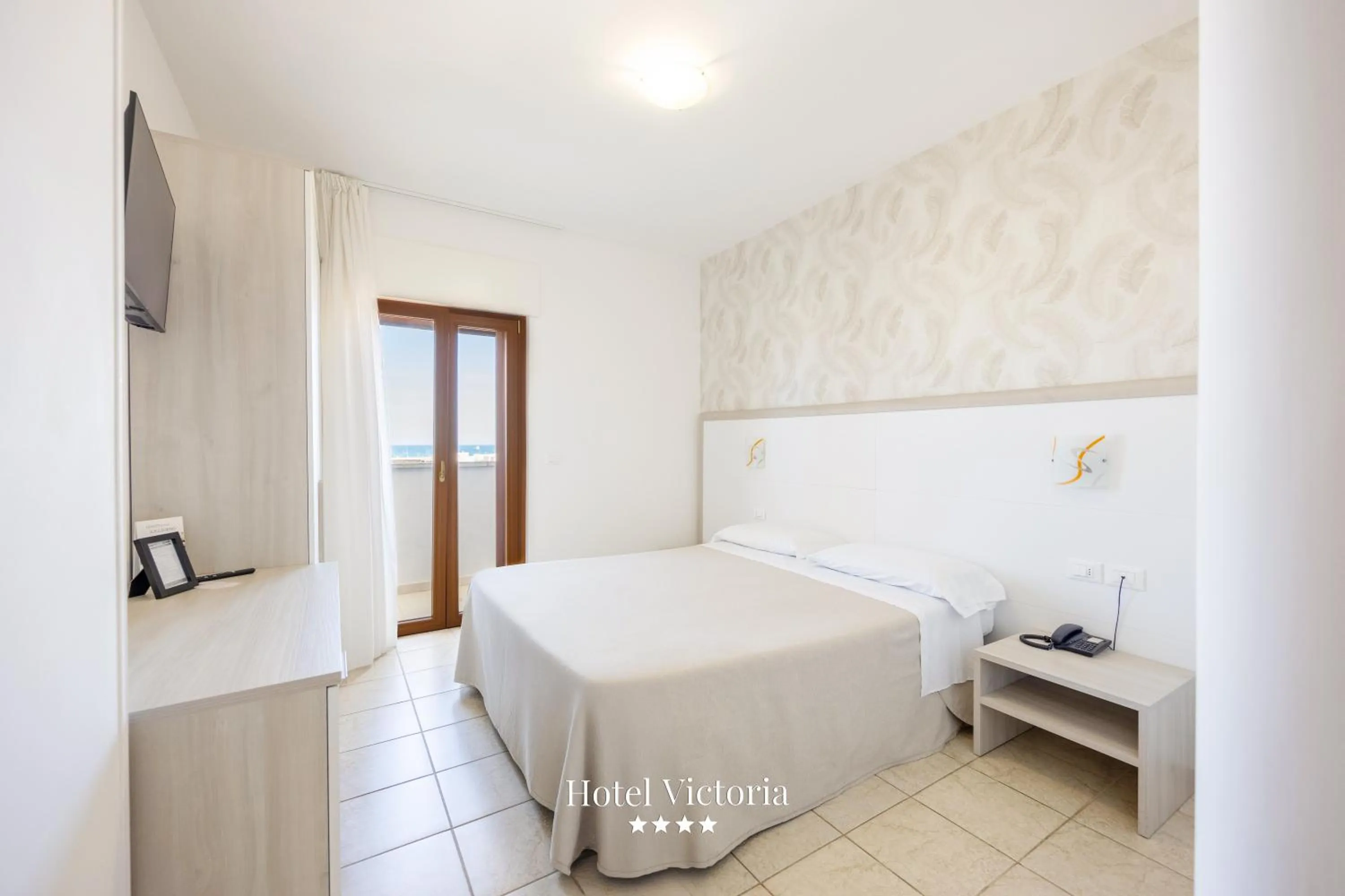 Shower, Bed in Hotel Victoria