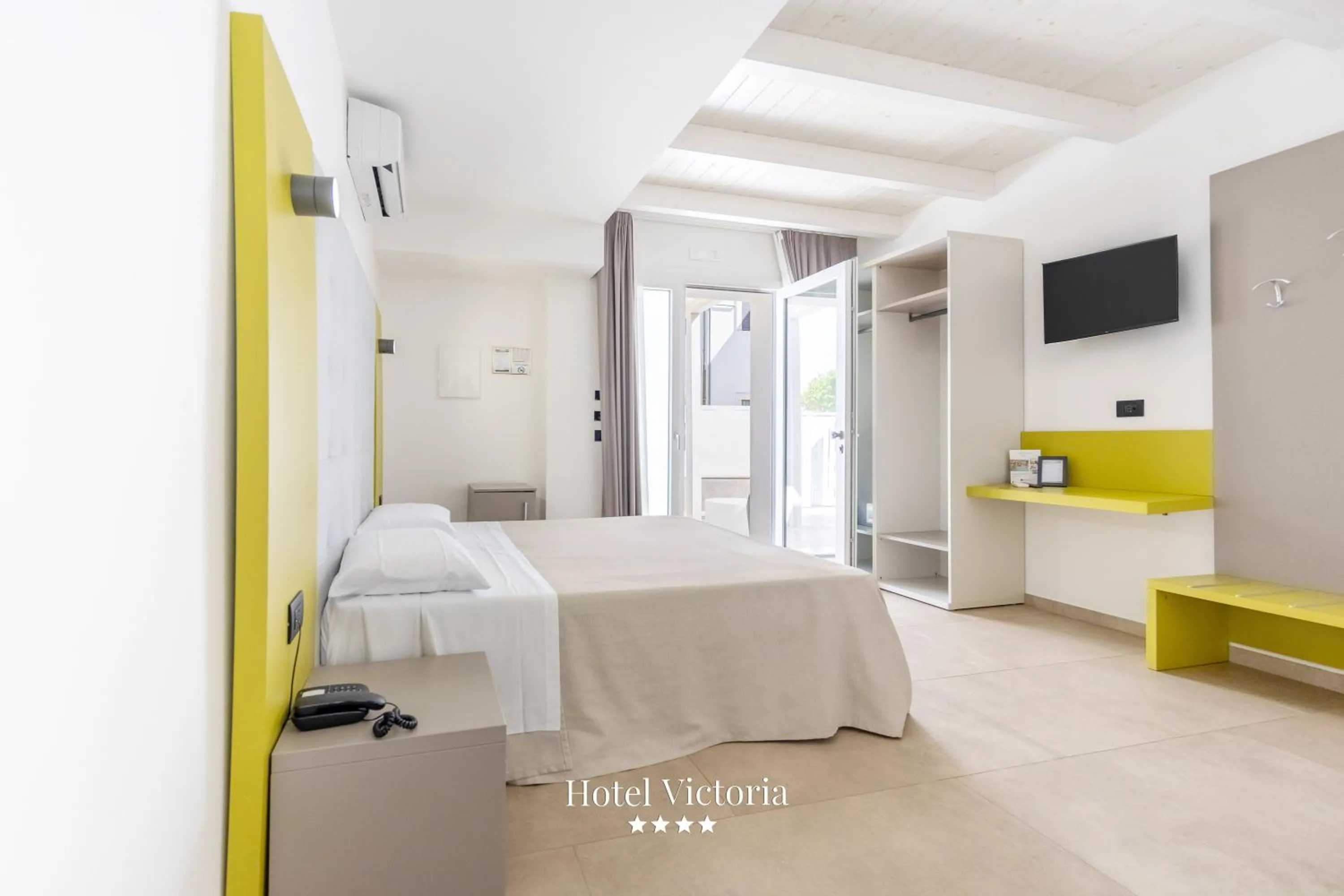 Shower, Bed in Hotel Victoria