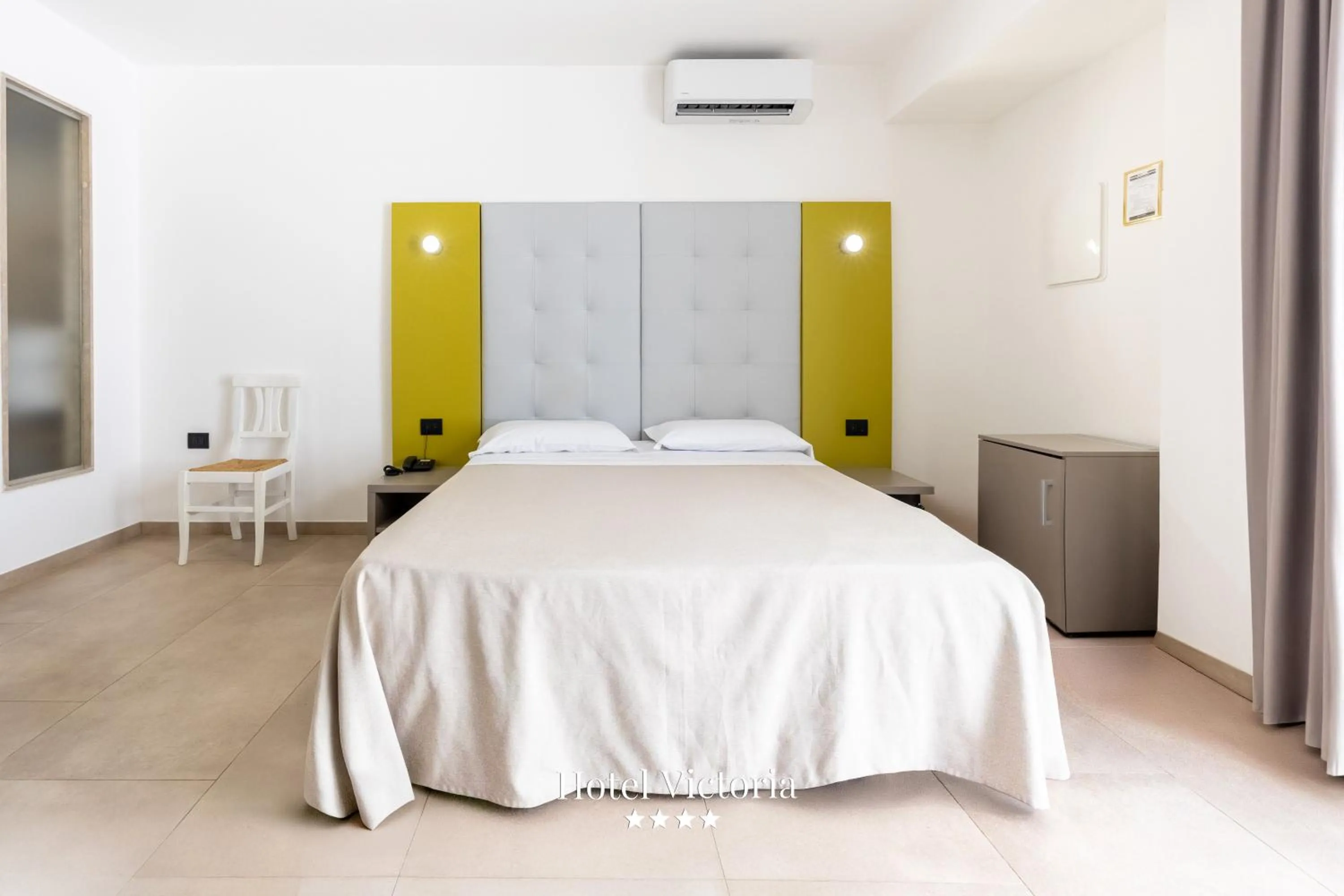 Bed in Hotel Victoria