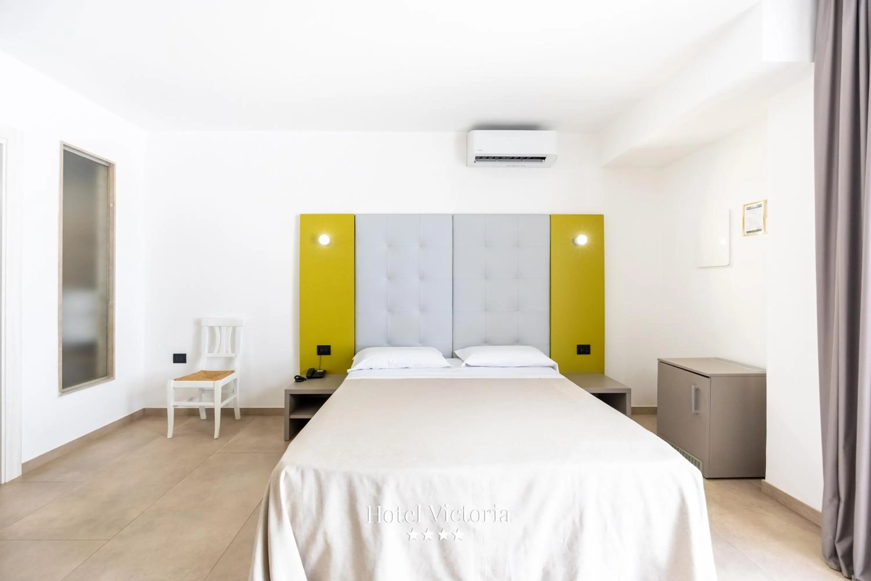 Bed in Hotel Victoria