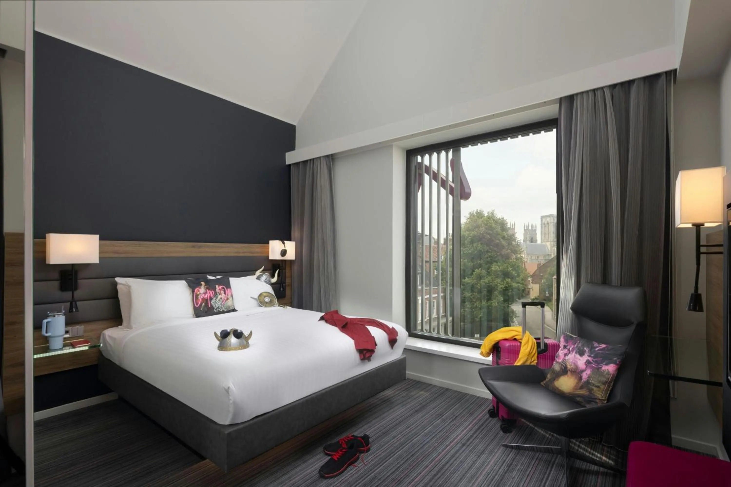 Photo of the whole room, Bed in Moxy York