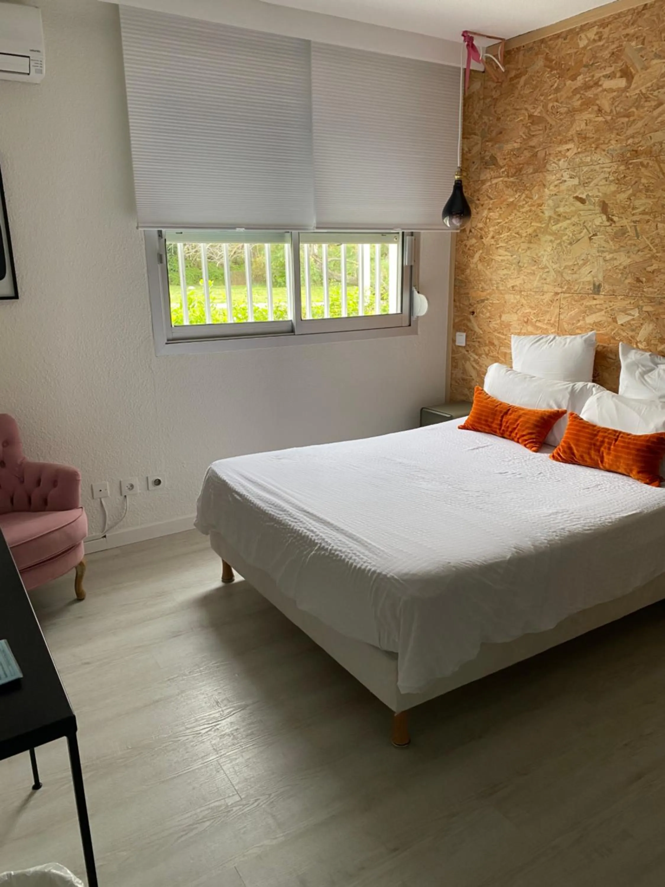 Bed in Hôtel Saint-Clair, côté Plage